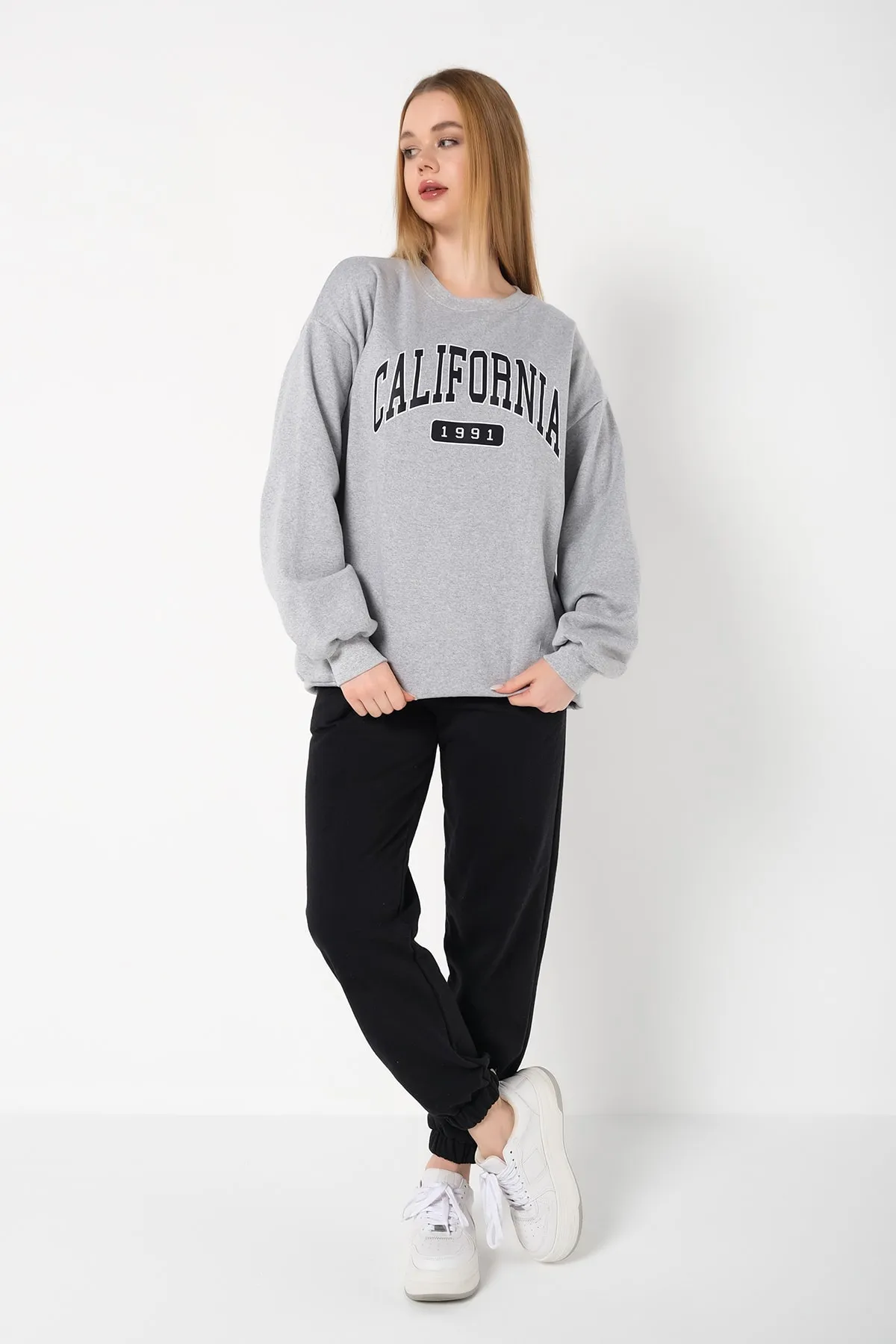 Know  Grau-schwarzes „California 1991“-Trainingsanzug-Set mit Übergröße und Oberteil für Damen