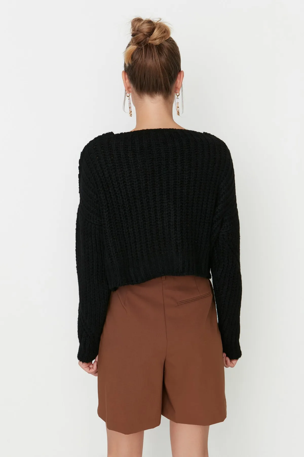 Trendyol Collection  Schwarzer kurzer weicher strukturierter Strickcardigan TWOAW21HI0017