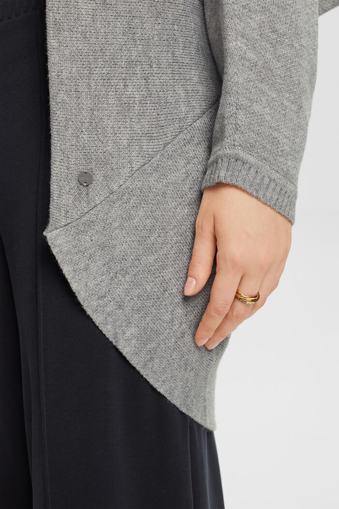 Recycelt: Cardigan mit Fledermausärmeln