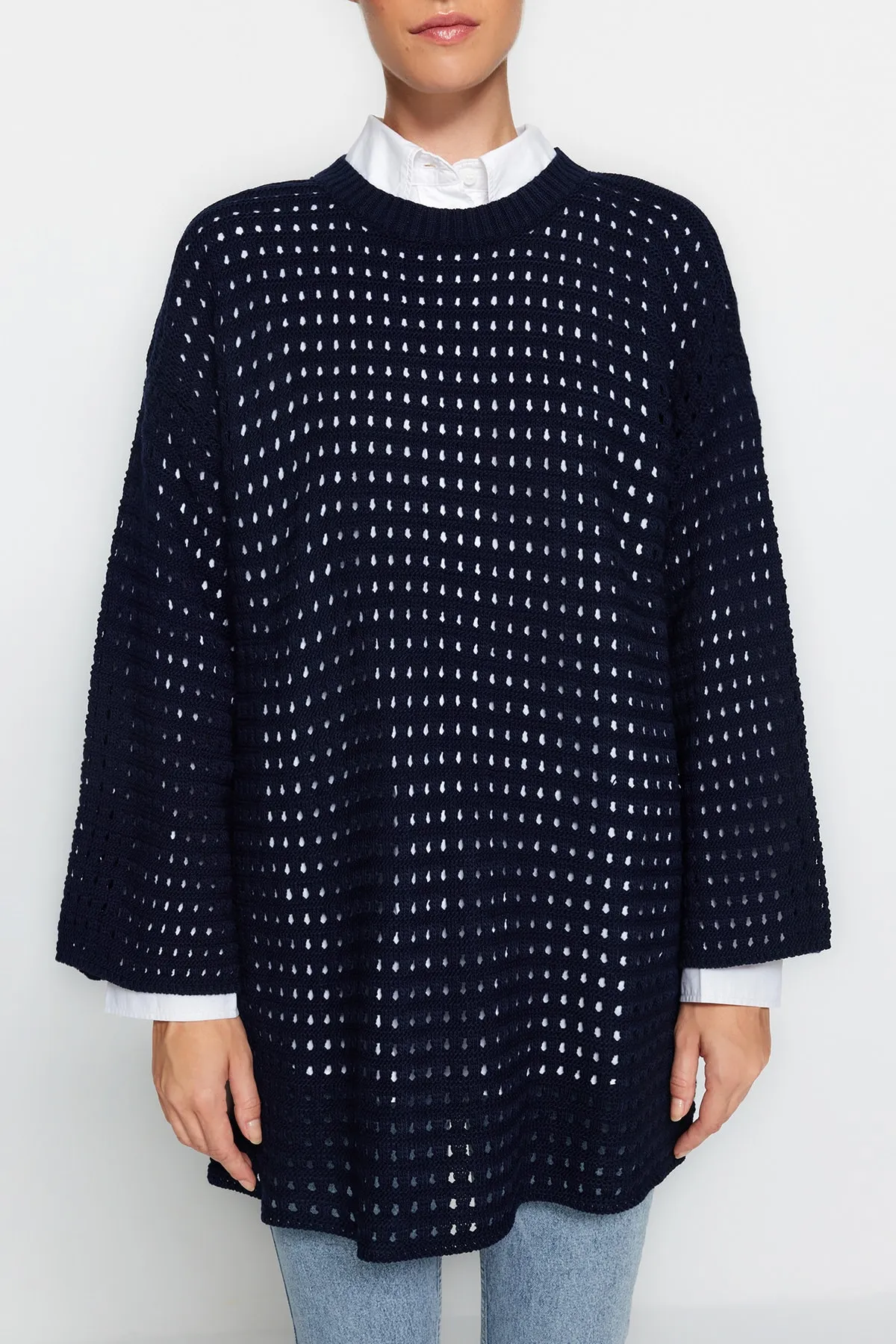 Trendyol Modest  Marineblauer, locker geschnittener, durchbrochener/Loch-Strickpullover TCTAW24AK00113