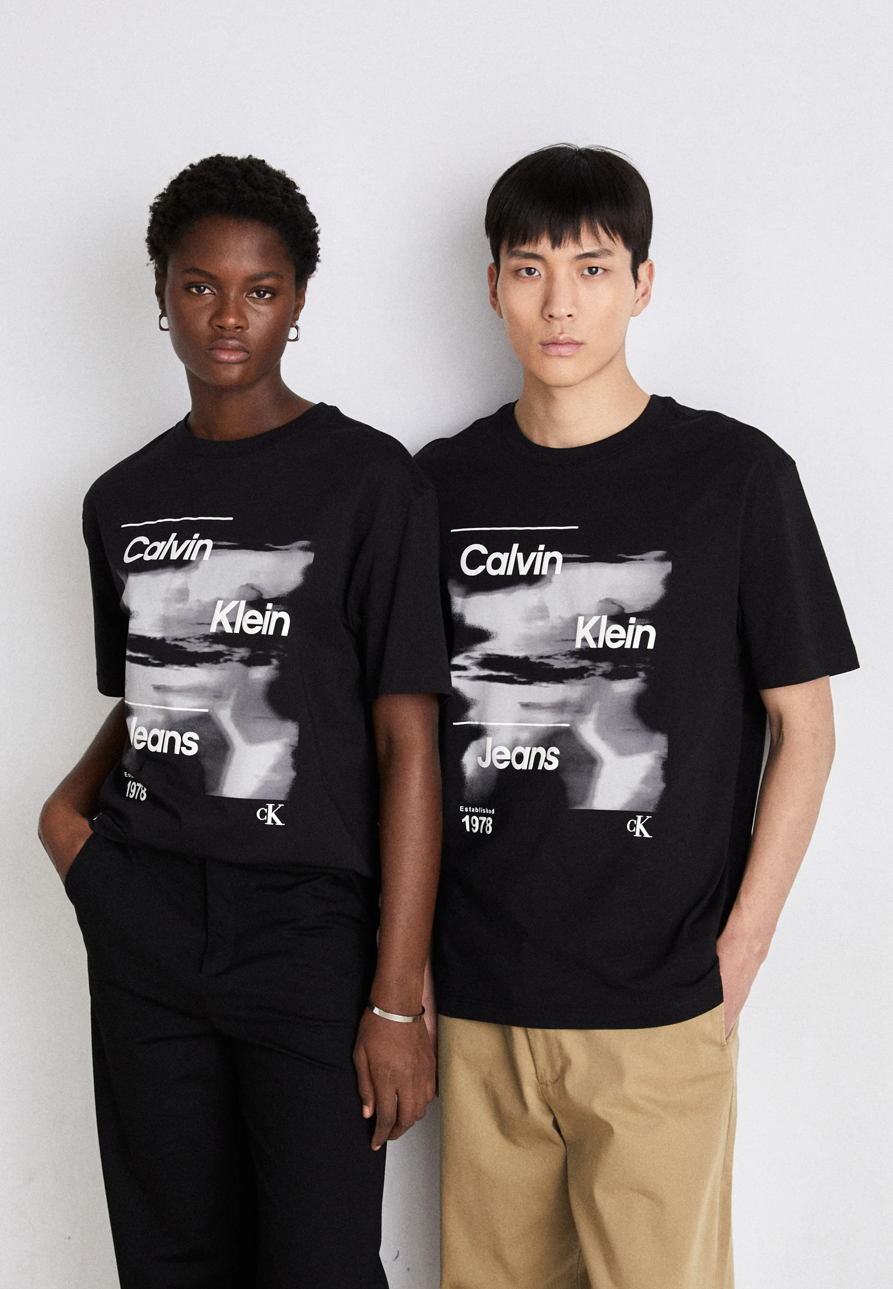 Calvin Klein Jeans DIFFUSED LOGO TEE UNISEX - Camiseta con estampado