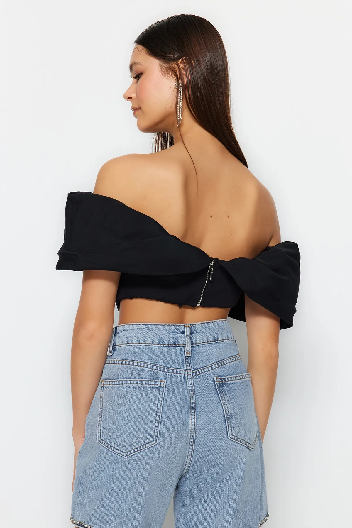 Trendyol Collection  Schwarzes Carmen-Kragen-Bügel-Bustier TPRSS23BS00121