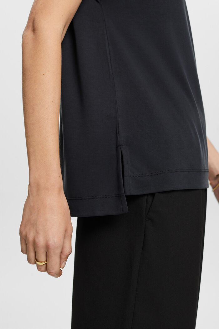 Unifarbenes T-Shirt