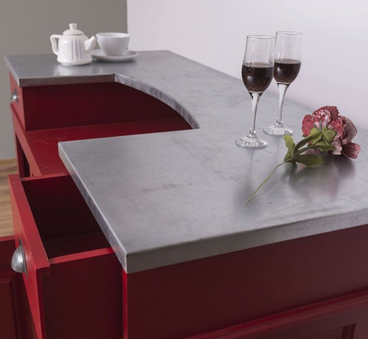 Casa Padrino Barschrank Landhausstil Theke Rot / Silber 150 x 65 x H. 107 cm - Massivholz Thekentisch mit verzinkter Tischplatte - Barmöbel im Landhausstil