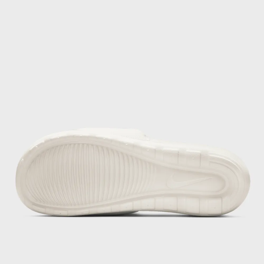 Nike Victori One CN9675-108 / weiss