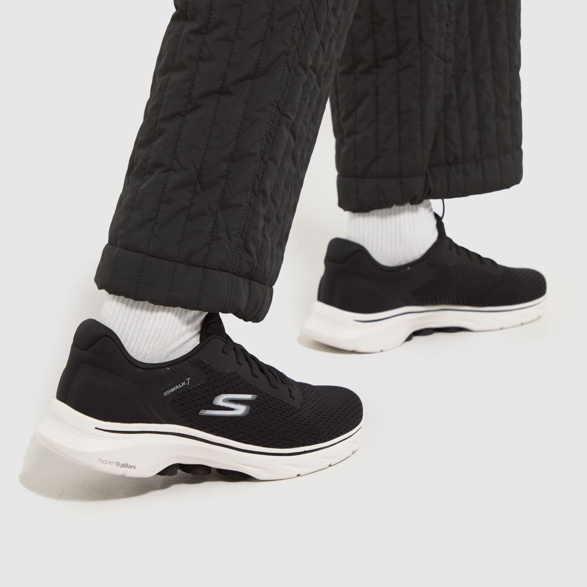 SKECHERS Go Walk 7 – Svarta och vita sneakers