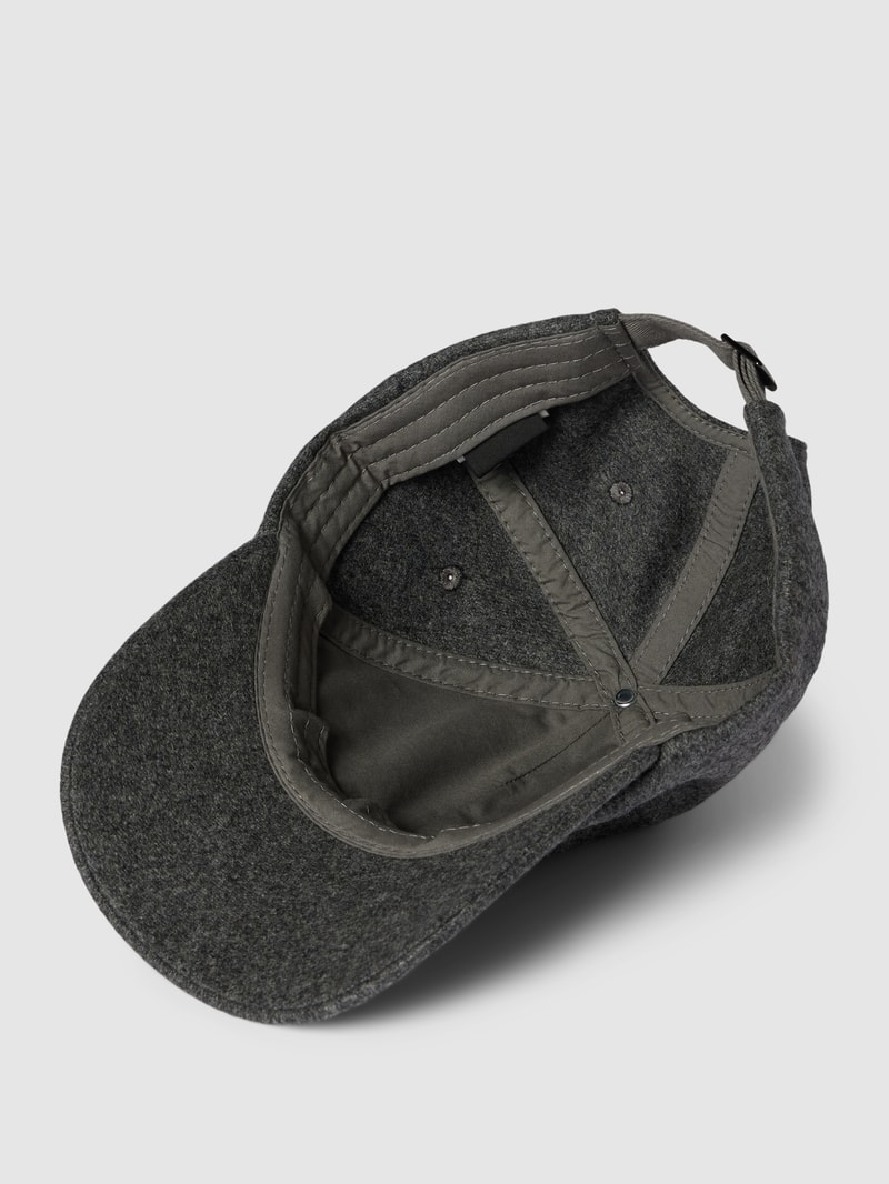 Basecap mit Label-Applikation Modell 'Zed' in mittelgrau