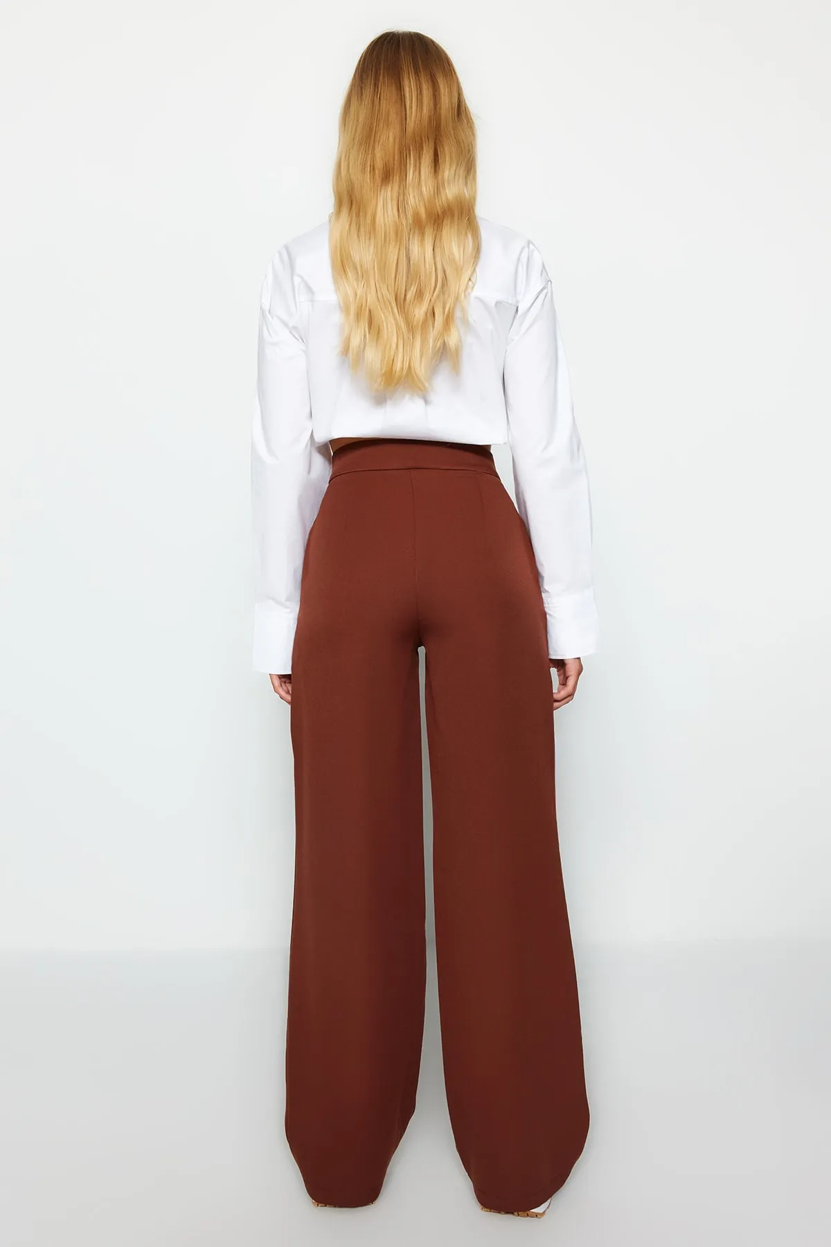 Trendyol Collection  Braune Hose mit weitem Bein TWOAW22PL0139