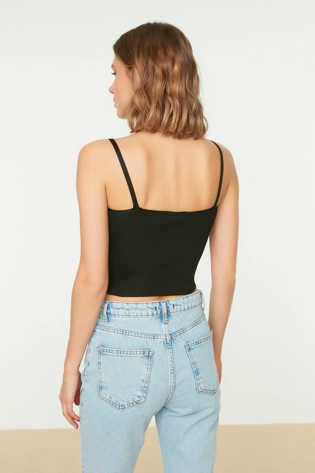 Trendyol Collection  Schwarze Crop-Bustier-Strickbluse TWOSS22BZ0802