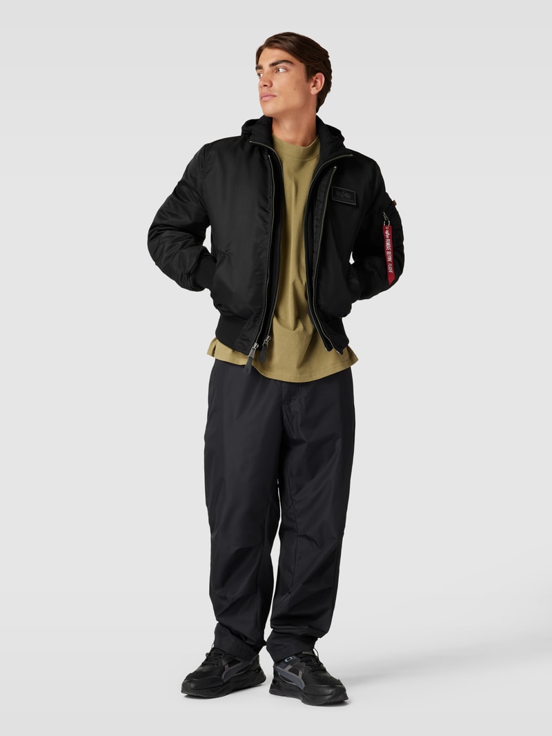 Bomberjacke mit Kapuze in schwarz
