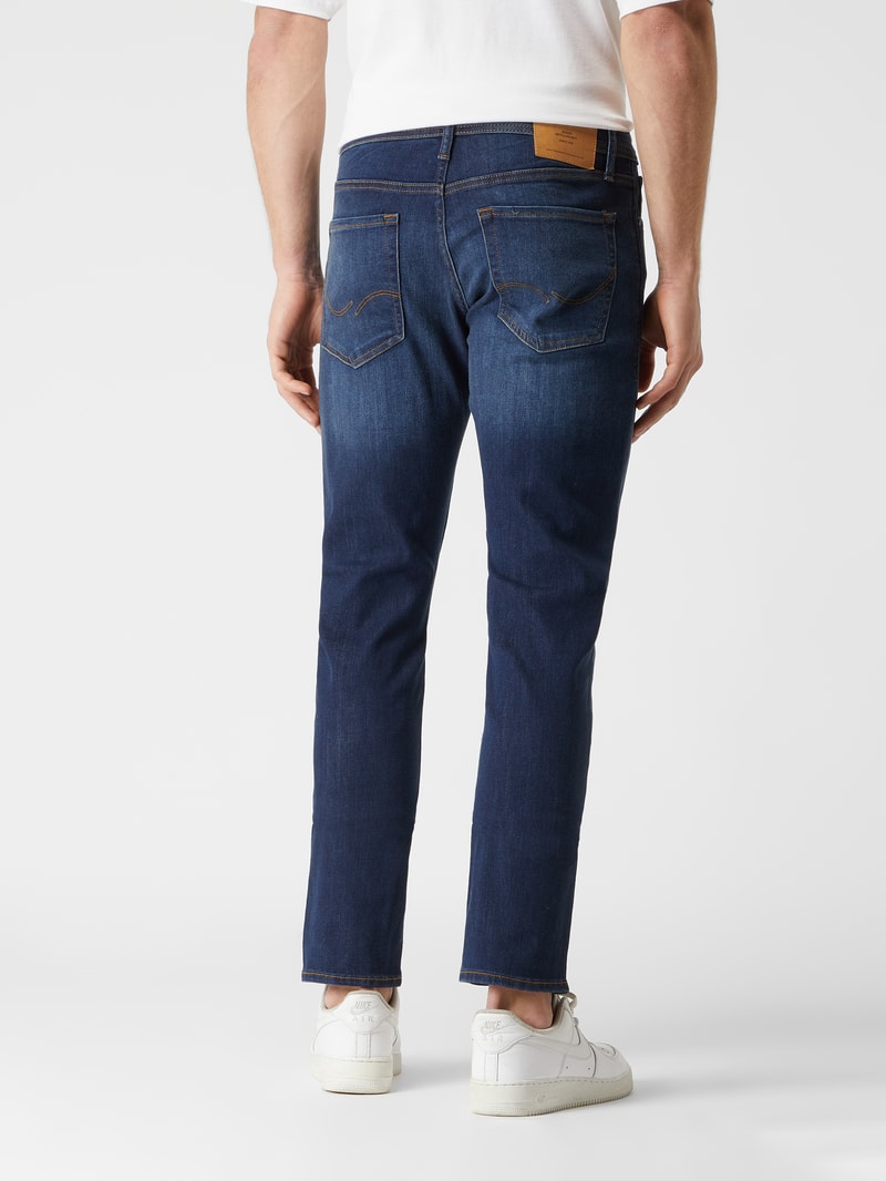 Jeans mit rückseitigem Label-Patch in jeans