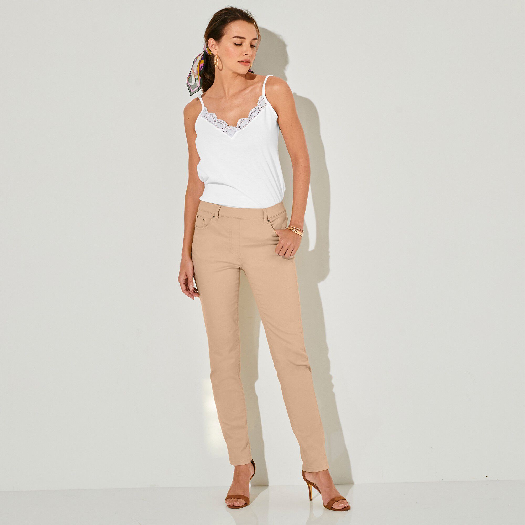 Pantalon stretch coutures affinantes