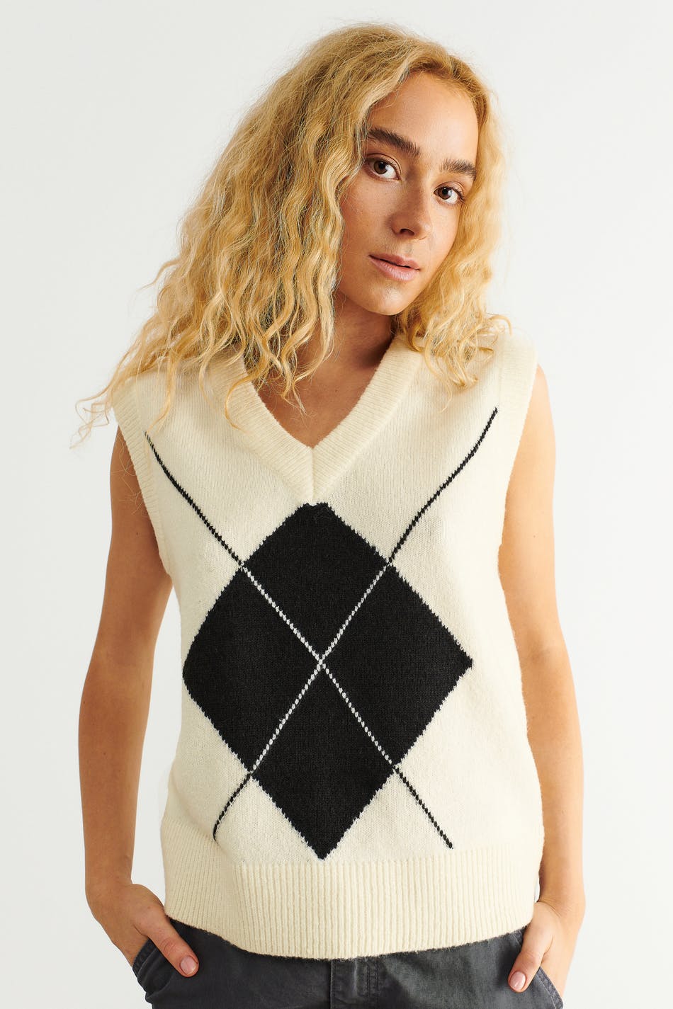 Carla knitted vest