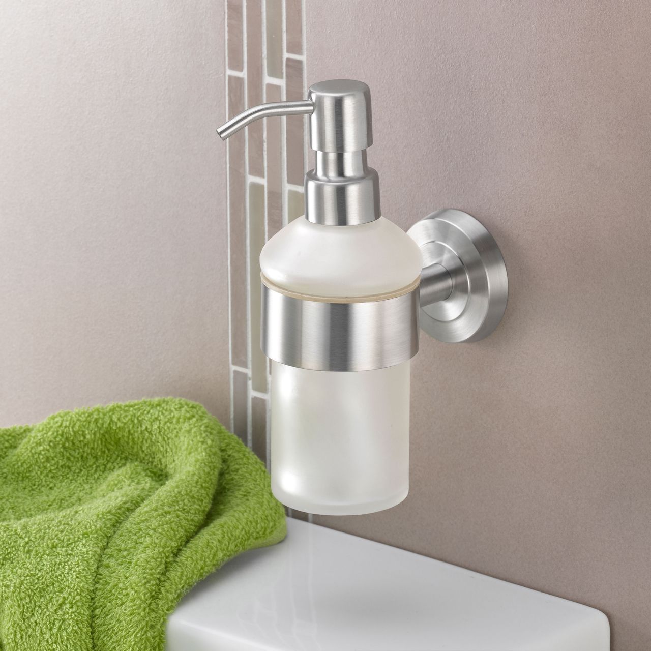 Weles AMARE Seifenspender aus Milchglas mit Wandhalterung, Silber