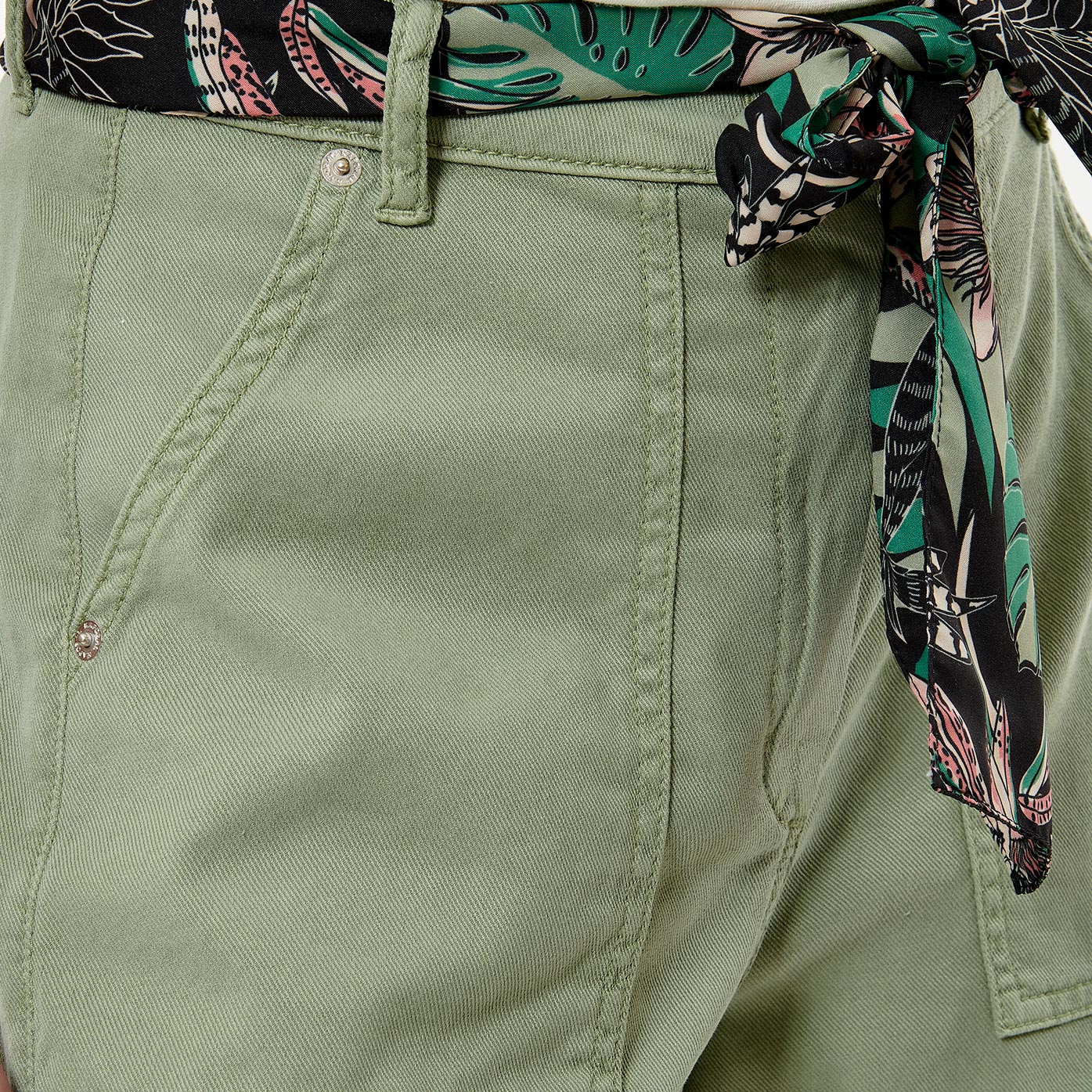ASIA   Short kaki Femme
