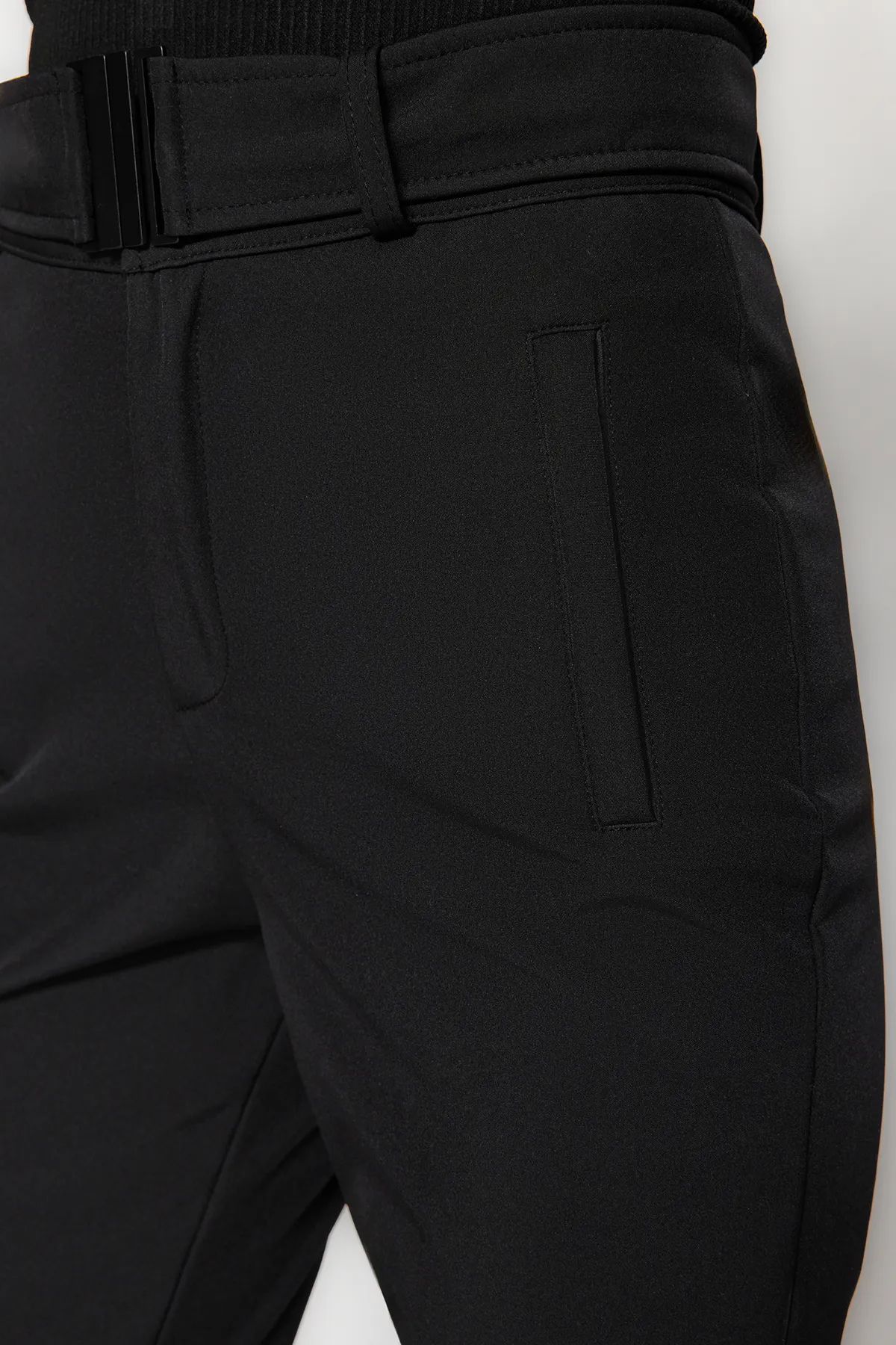 Trendyol Collection  Schwarze wasserabweisende Fallschirmhose aus der Winter Essentials/Ski-Kollektion THMAW24EA00001
