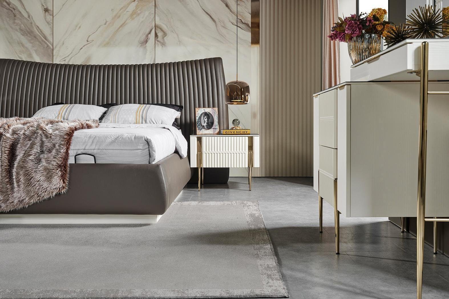 JVmoebel Schlafzimmer-Set Moderne Schlafzimmergarnitur Designer Set Bett 2x Nachttische 5 tlg., (5-St., Bett, 2x Nachttische, Schminktisch, Spiegel), Made in Europa