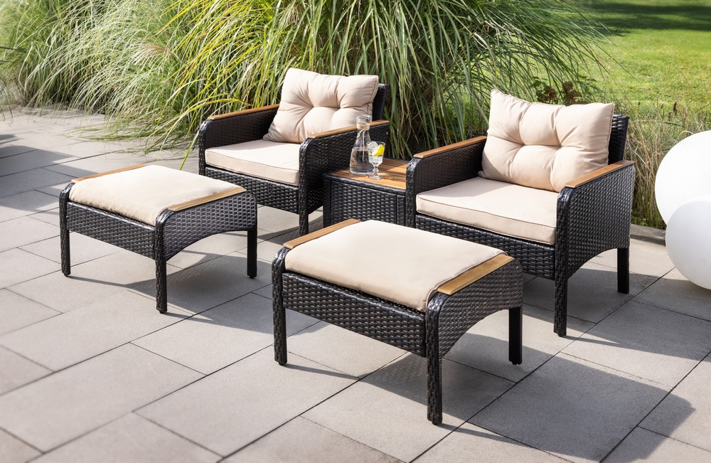 HC Garten & Freizeit Gartenmöbelset Rattan-Möbelset Gartenstuhl mit Hocker 5tlg. mit Armlehne aus Akazienholz - beige