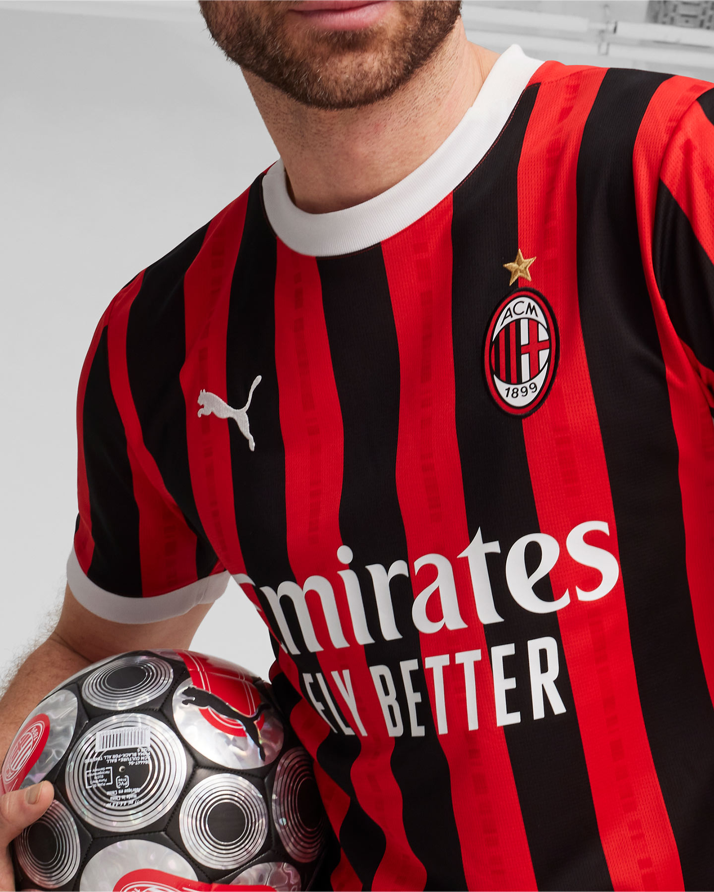 Oficiálna replika domáceho futbalového dresu Puma Milan 24-25 M 774979-01