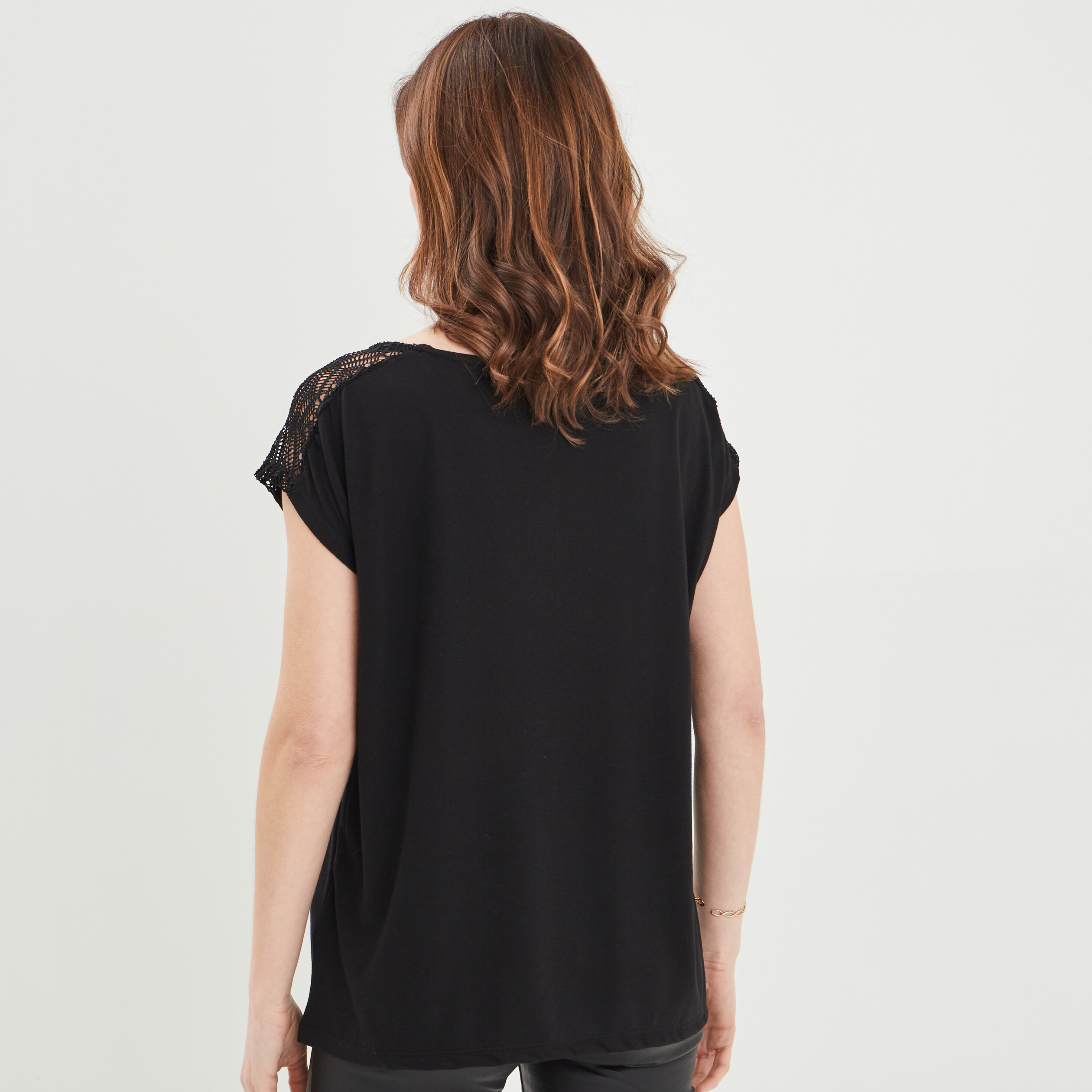 T-shirt manches courtes détails dentelle noir femme | La Halle
