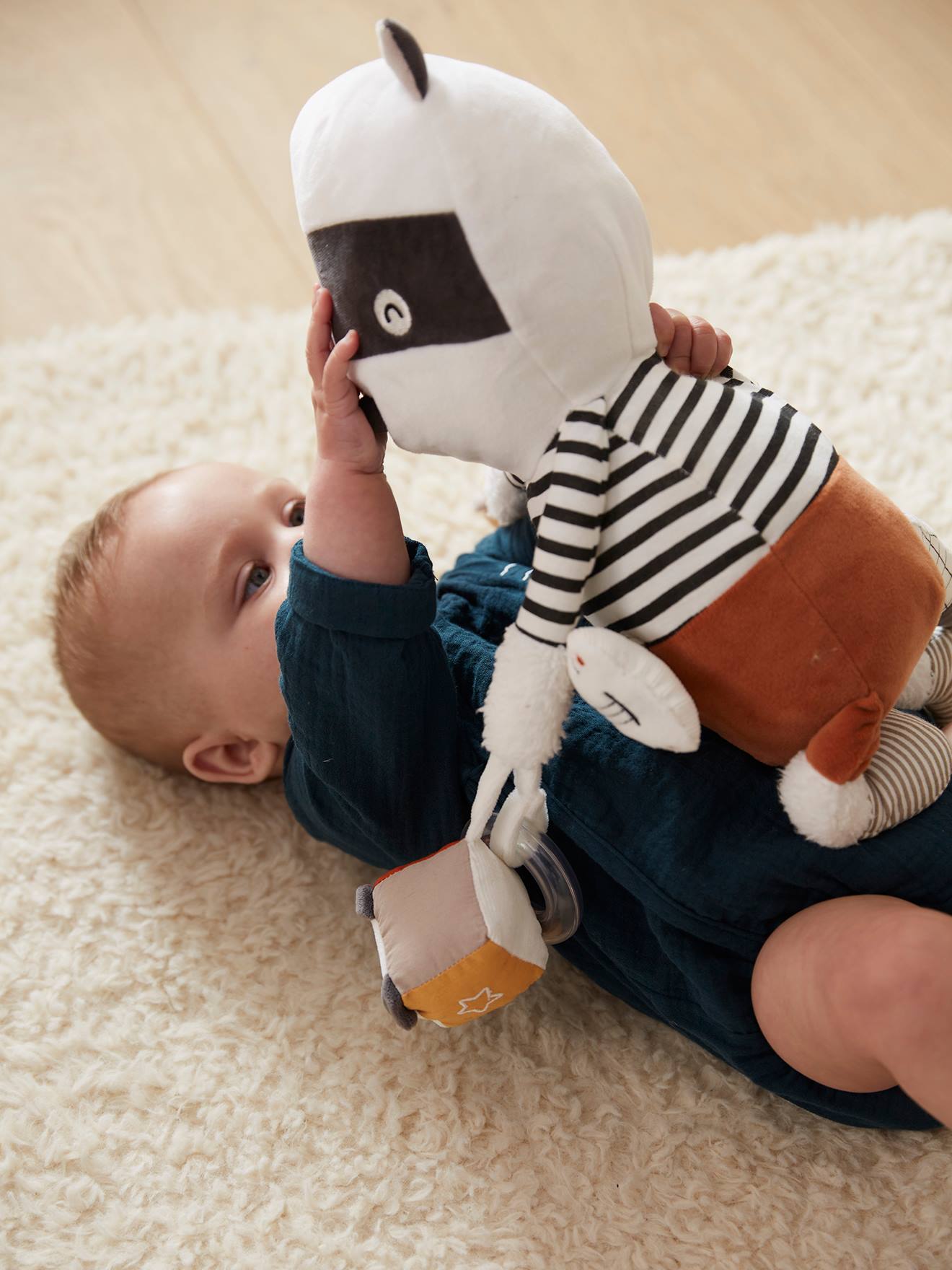 Grande peluche d'activités musicale MES PETITS JOUETS multicolore