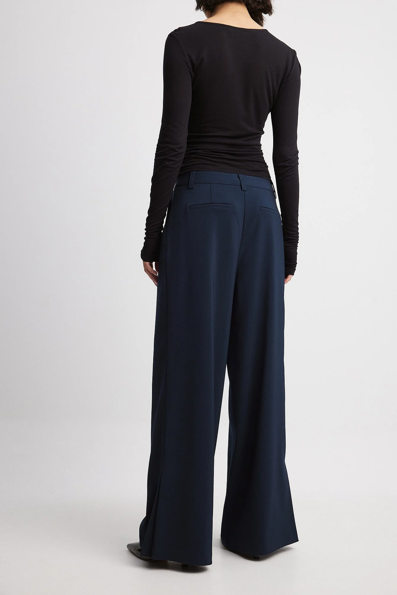 Weite Hose mit mittelhoher Taille