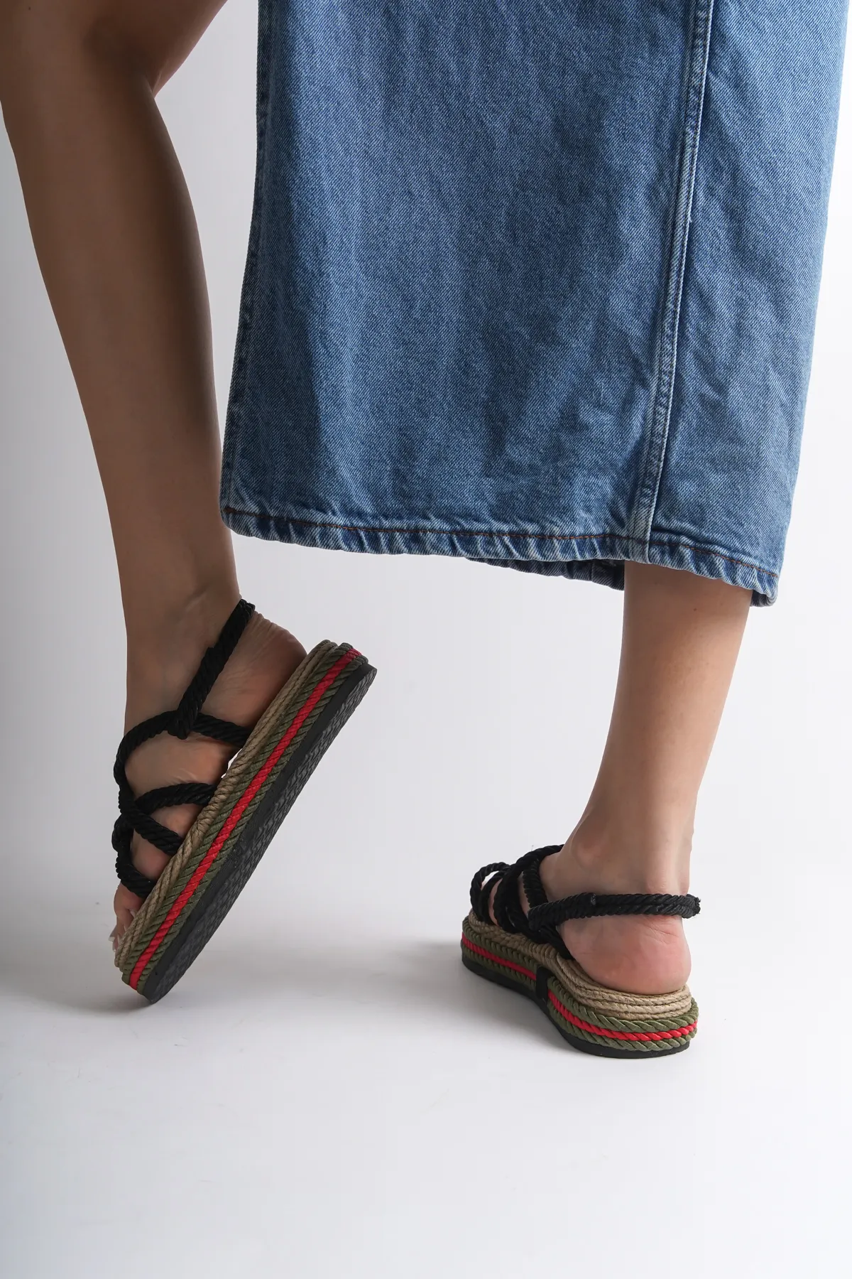 Capone Outfitters  Damen-Sandalen mit Keilabsatz und Schnürung