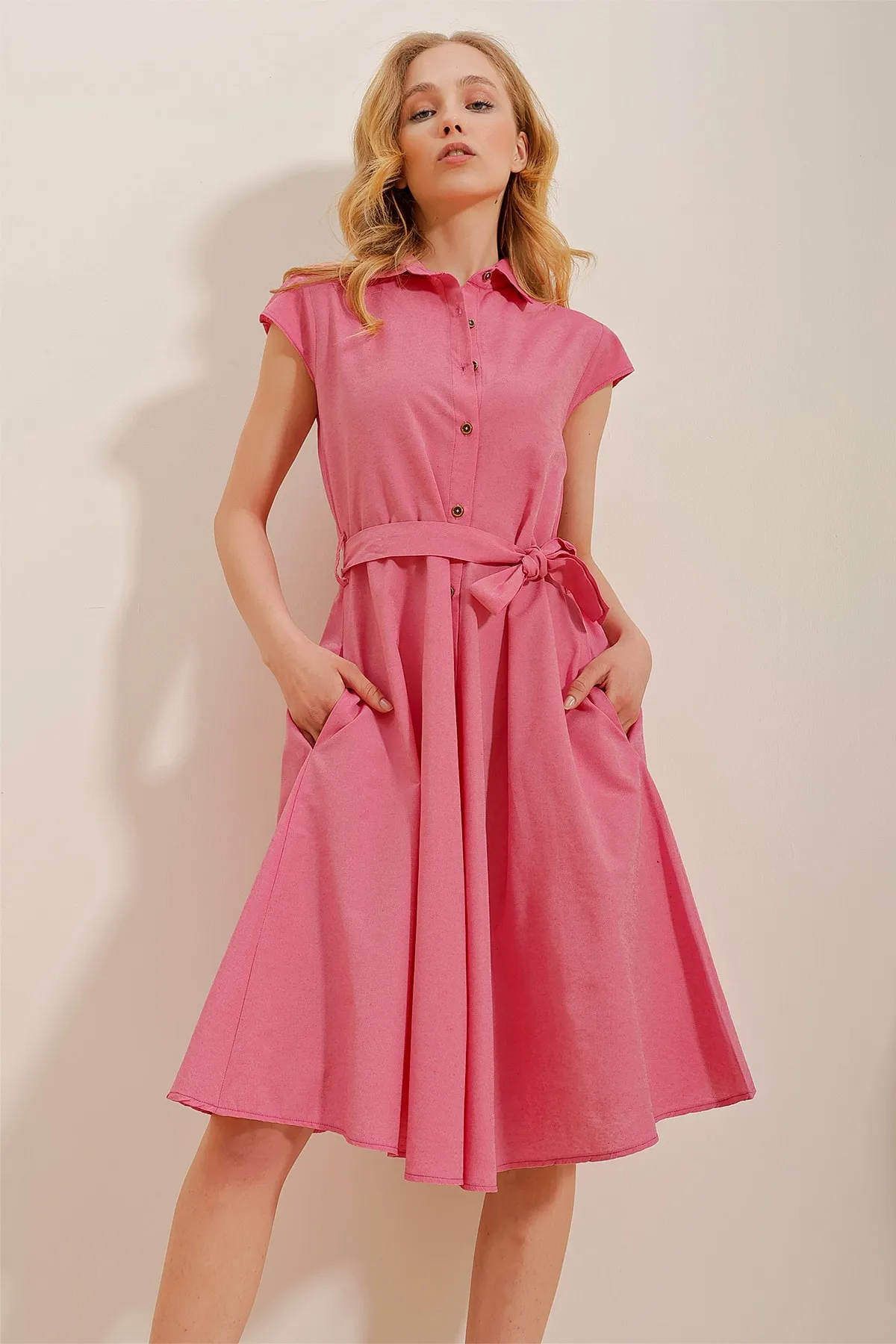 Trend Alaçatı Stili  Ärmelloses, ärmelloses Hemdkleid aus Leinen für Damen in Fuchsia ALC-X6056