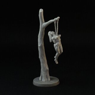 Girl hanging on Tree (28 mm)