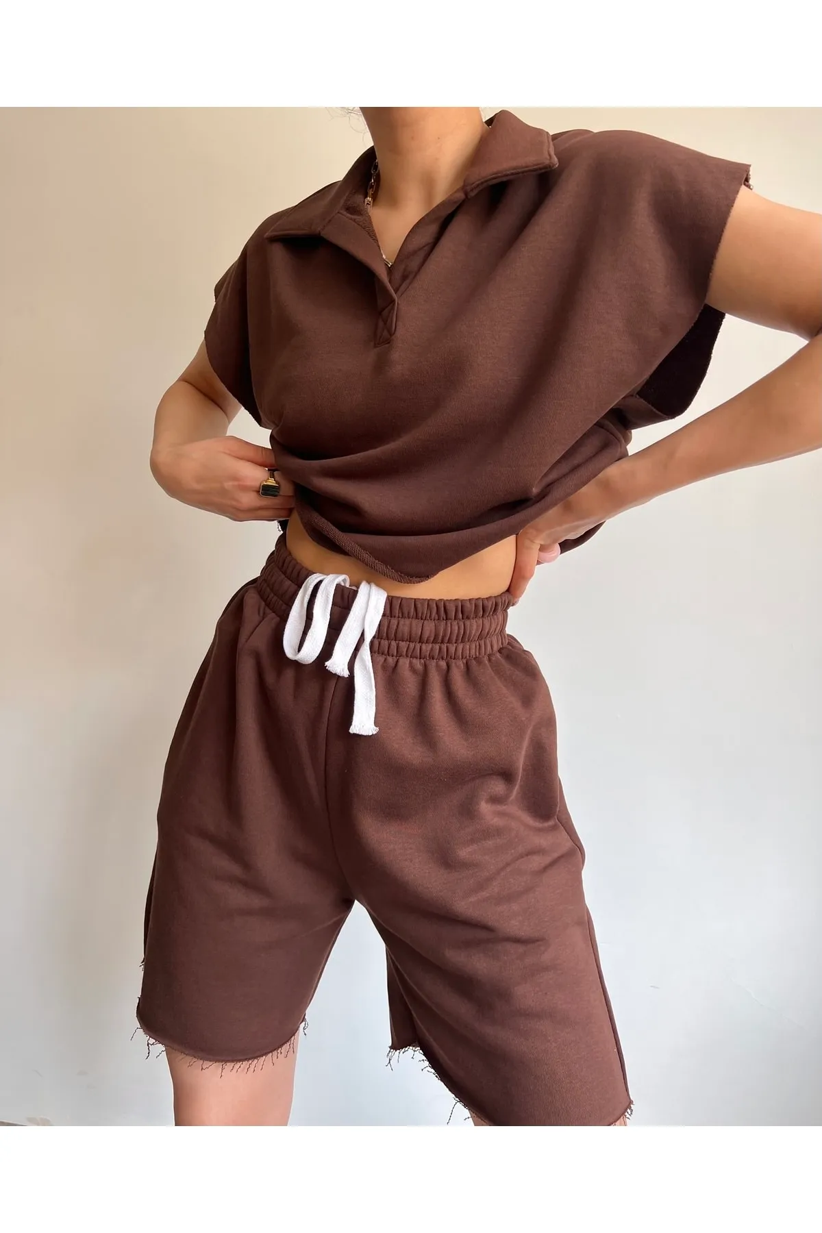MAİ COLLECTİON  Braunes Polo-Shorts-Set für Damen