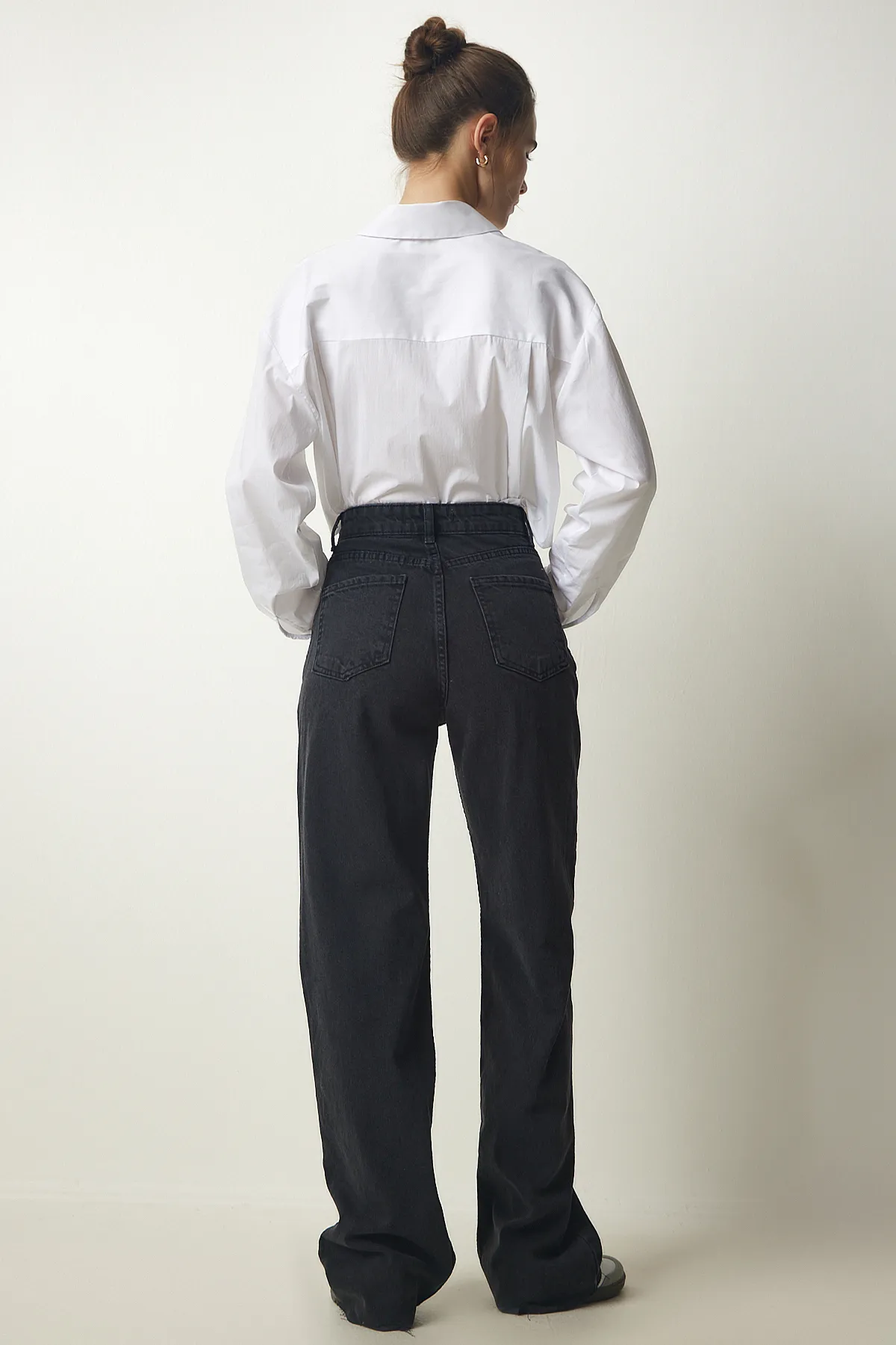 Happiness İstanbul  Schwarze Damen-Denimhose mit hohem Bund und geradem Bein CB00016