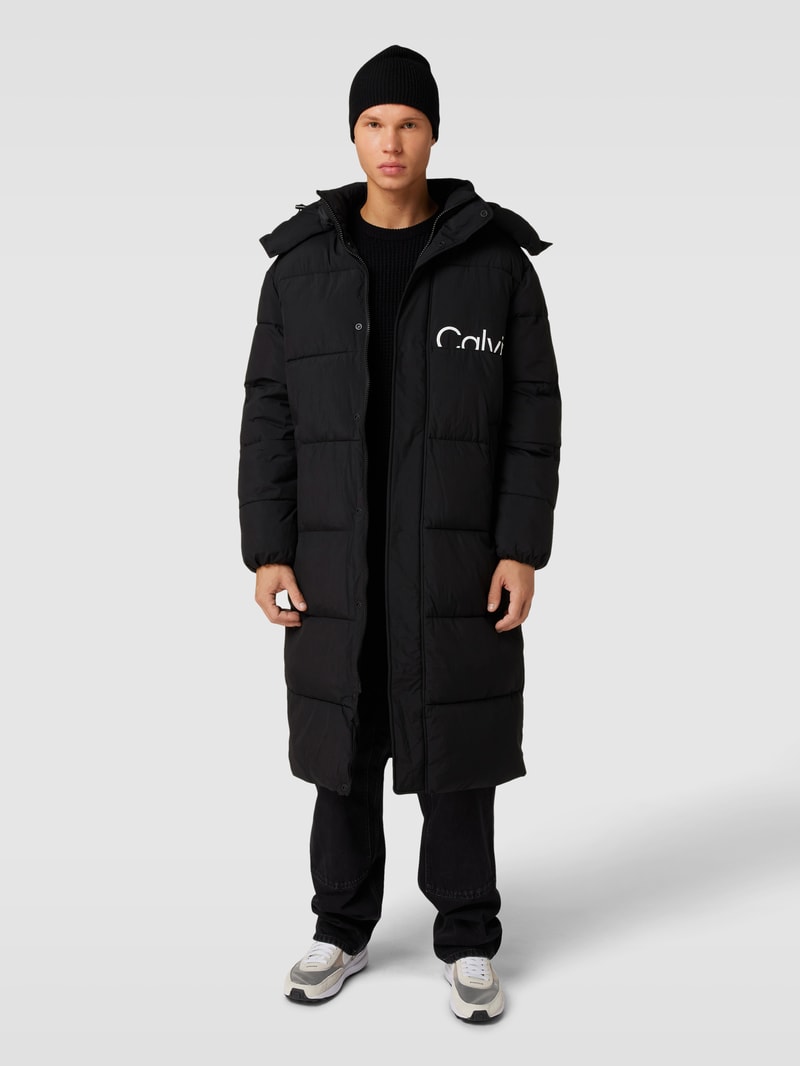 Steppmantel mit Label-Print Modell 'ESSENTIALS' in black