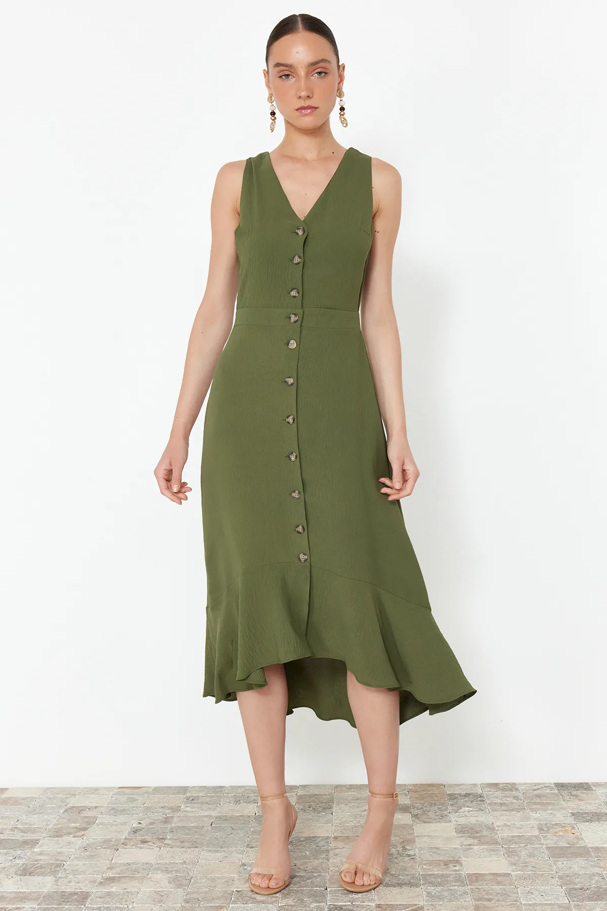 Trendyol Collection  Khaki Khaki gewebtes Midikleid mit Knopfdetail TWOSS23EL02158