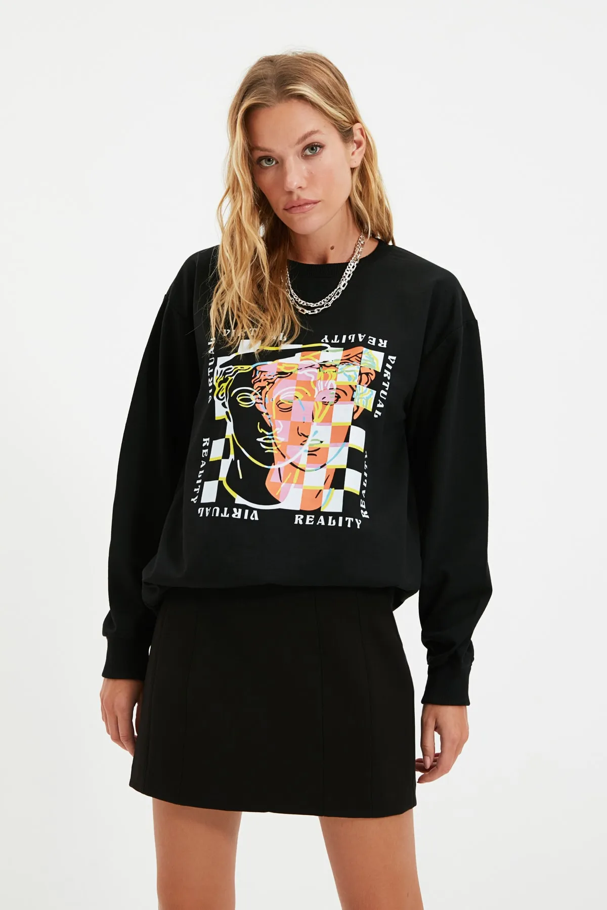 Trendyol Collection  Schwarzes bedrucktes Oversize-Sweatshirt aus Strick