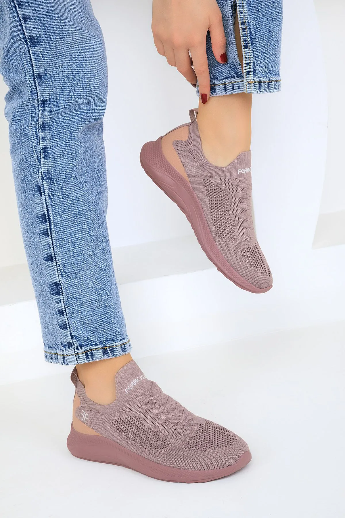 SOHO  Lachsfarbene Damen-Sneakers 16979