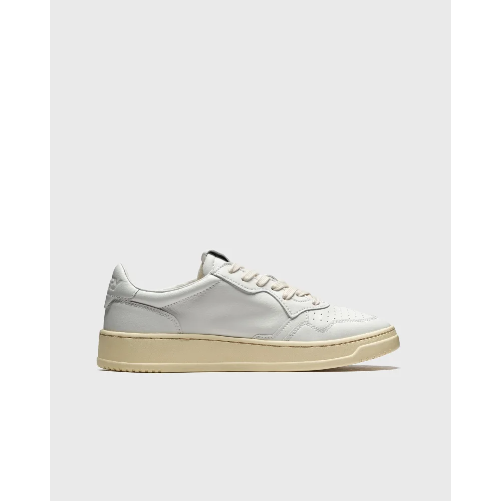Autry Medalist WMNS Low AULWLL15 / weiss