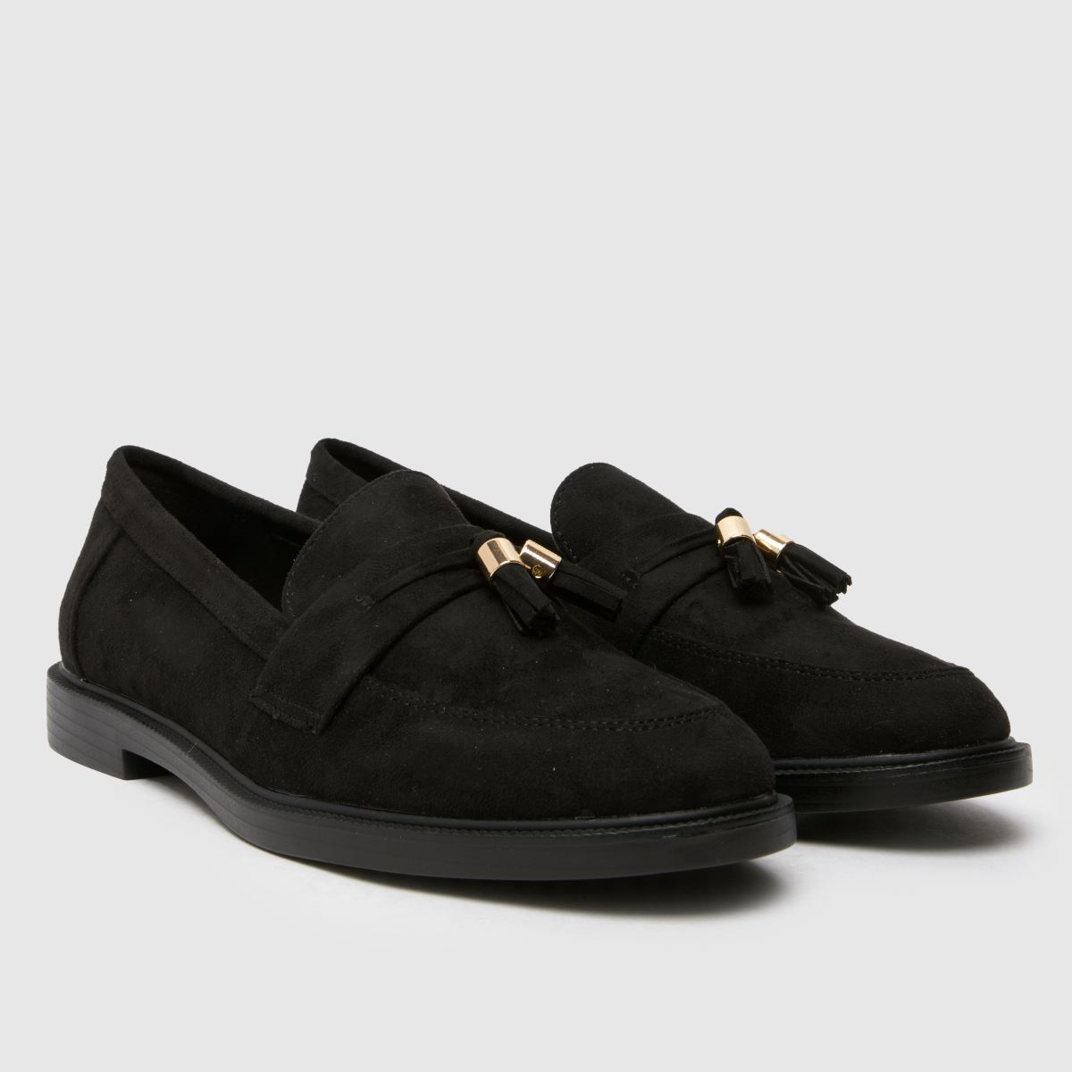 Schuh Lohan – Svarta, platta loafers med tofsmönster