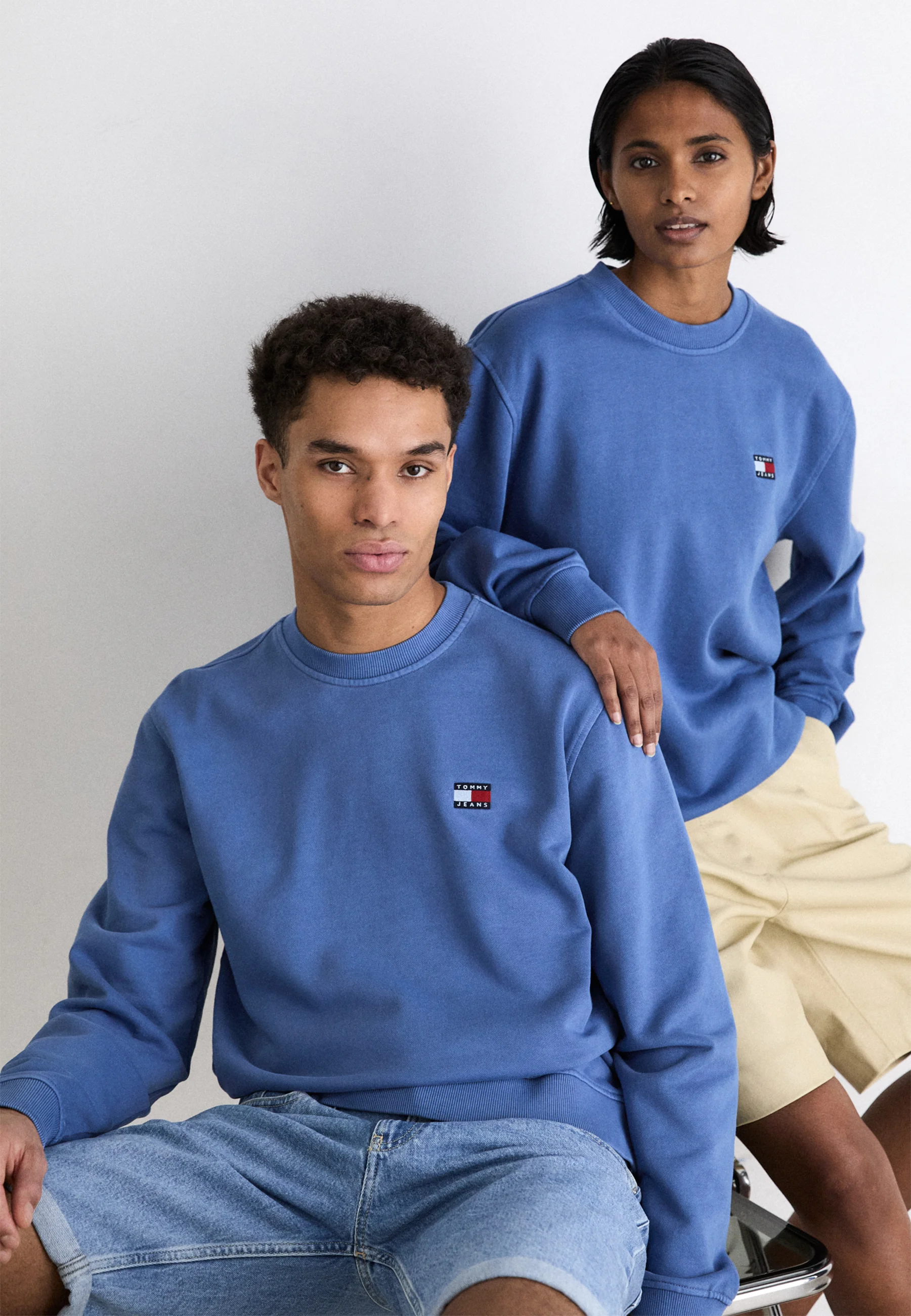 Sudadera unisex con logo lavado de Tommy Jeans