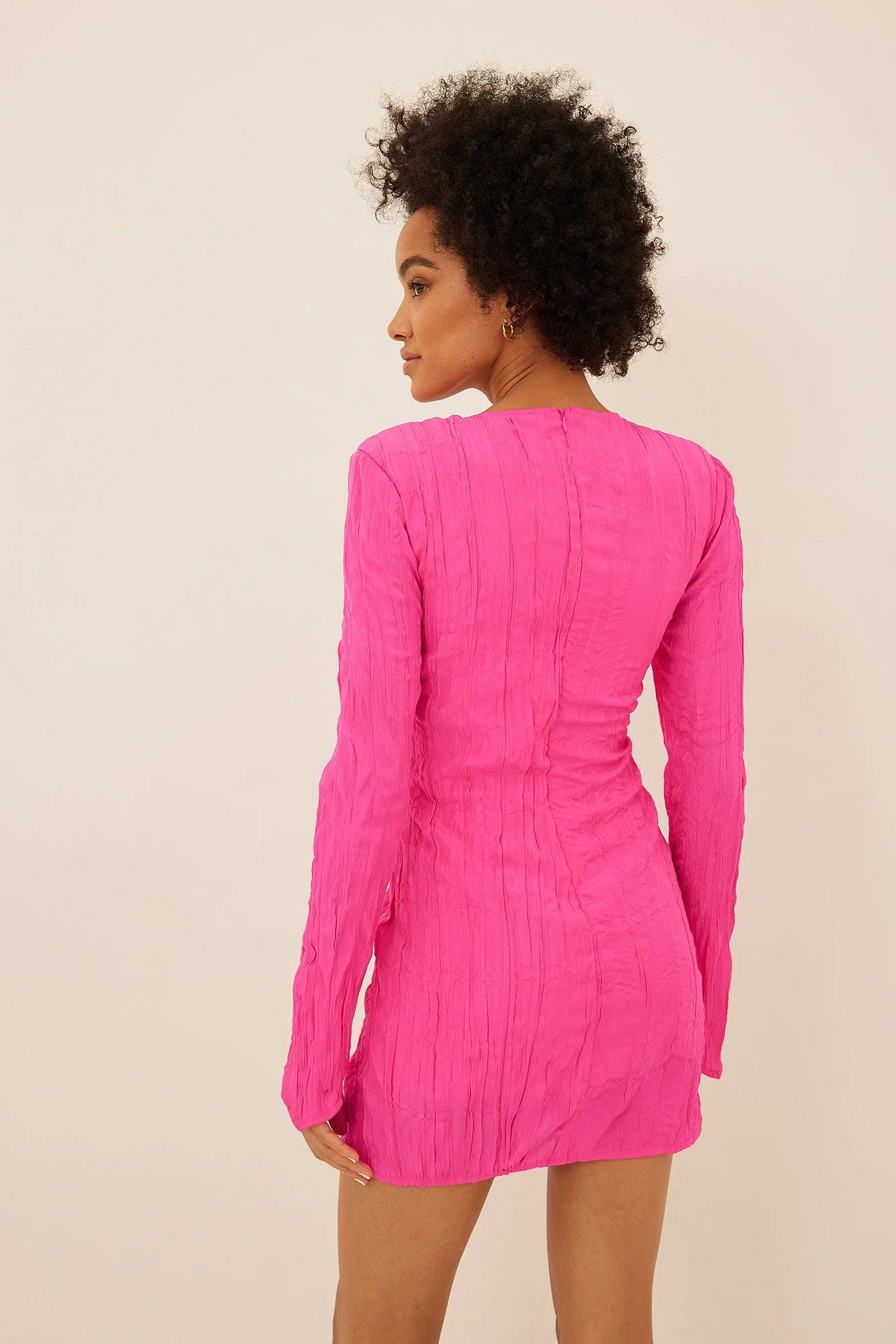 Strukturiertes Minikleid mit Körbchen