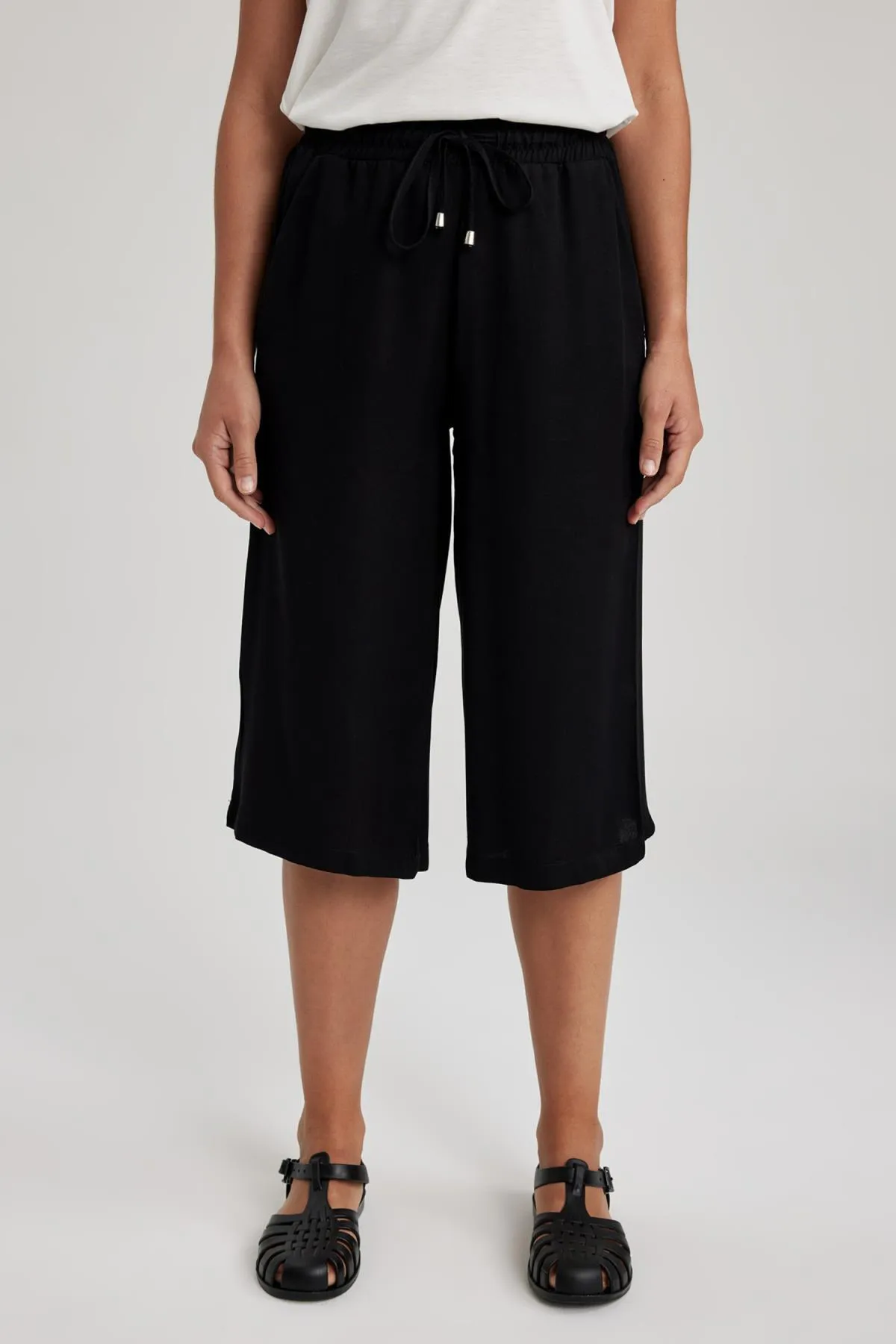 DeFacto  Capri-Crop-Fit-Viskose-Capri mit hoher Taille I6798az23sm