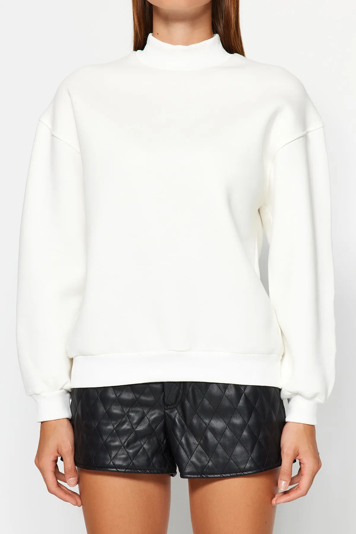 Trendyol Collection  Ecrufarbenes Strick-Sweatshirt mit Stehkragen, dicker Fleece-Innenseite, entspannter/bequemer Passform