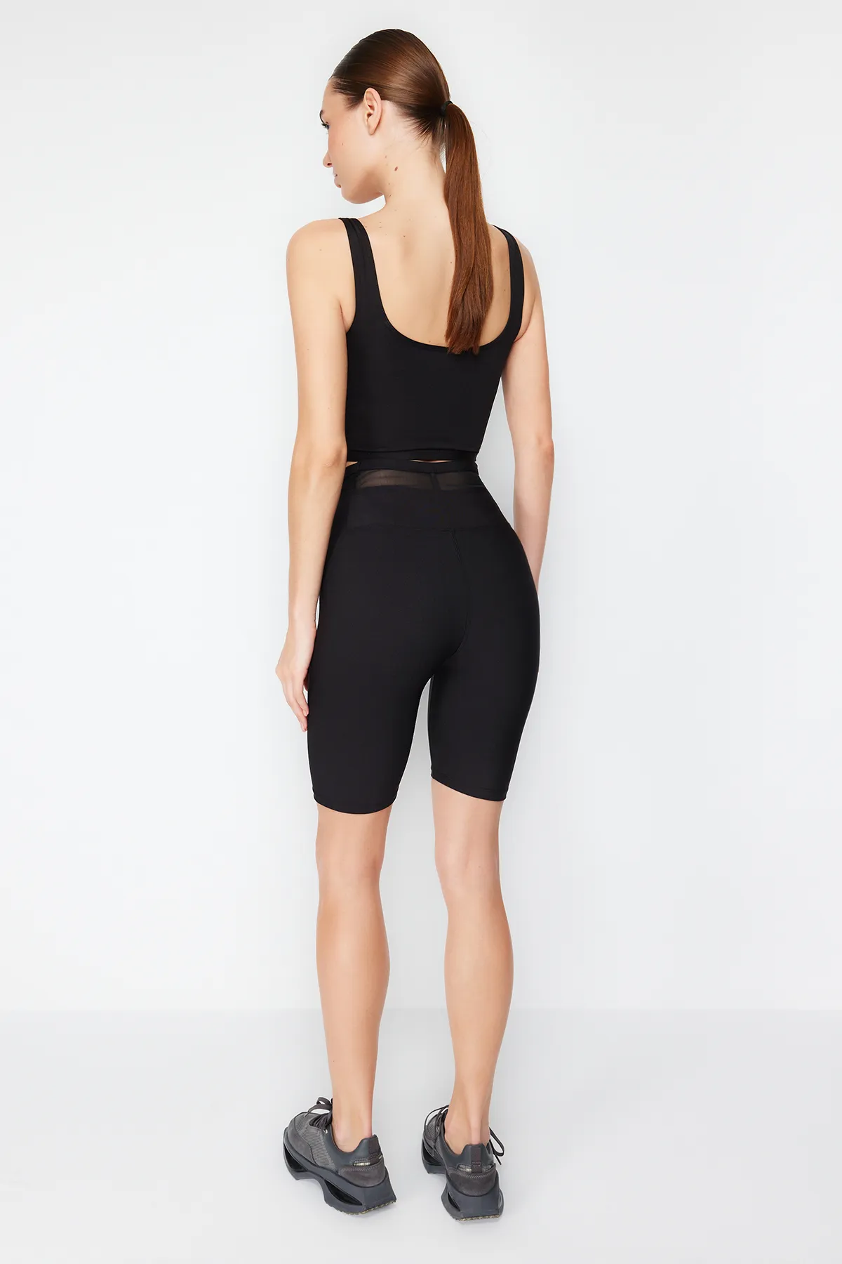 Trendyol Collection  Schwarze Sport-Leggings mit gestricktem Tüll und Restorer-Taille, kurz, für Radfahrer/Biker THMSS24TY00017