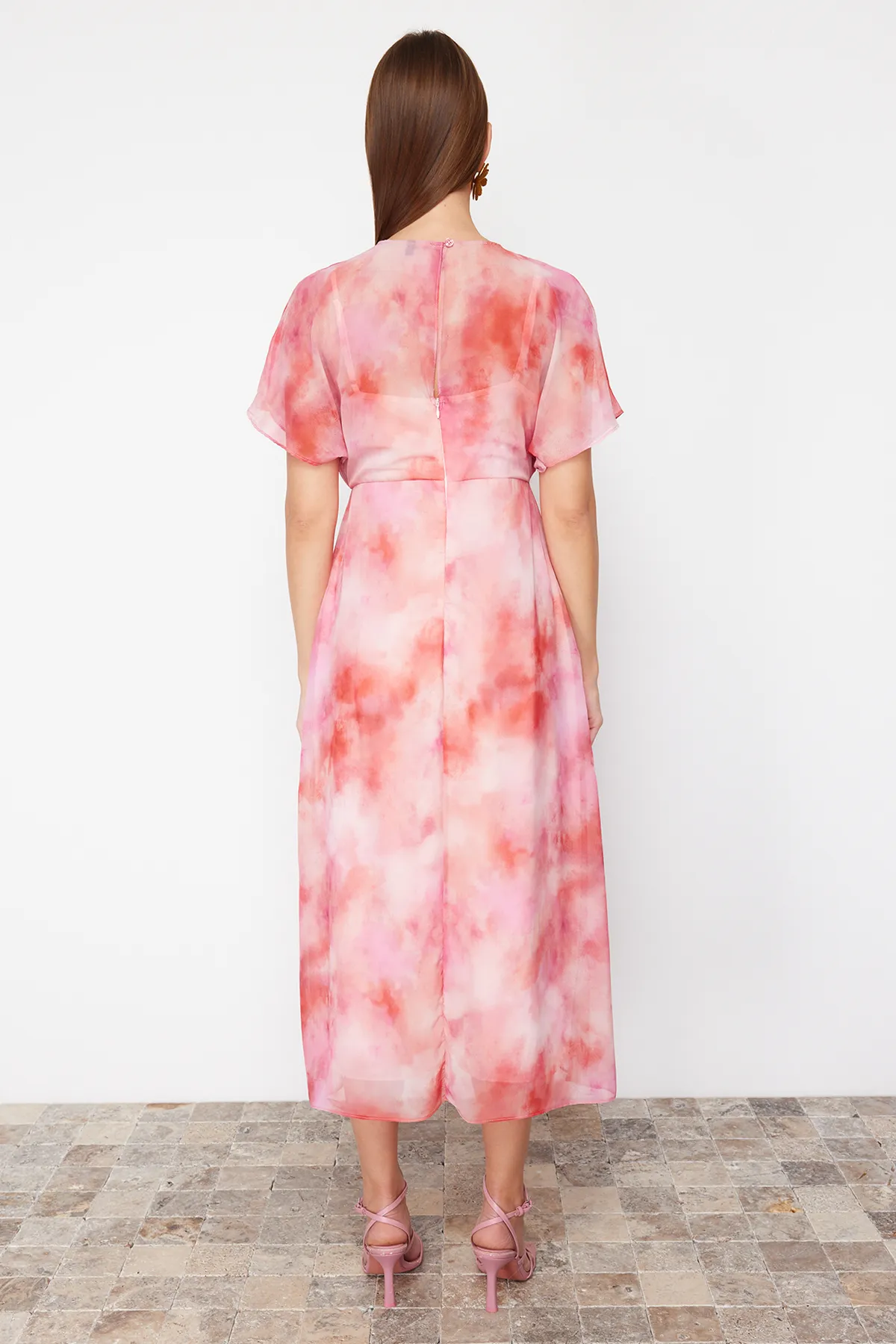 Trendyol Collection  Rosa A-Linien-Maxikleid aus gewebtem Chiffon mit abstraktem Muster TWOSS24EL00812