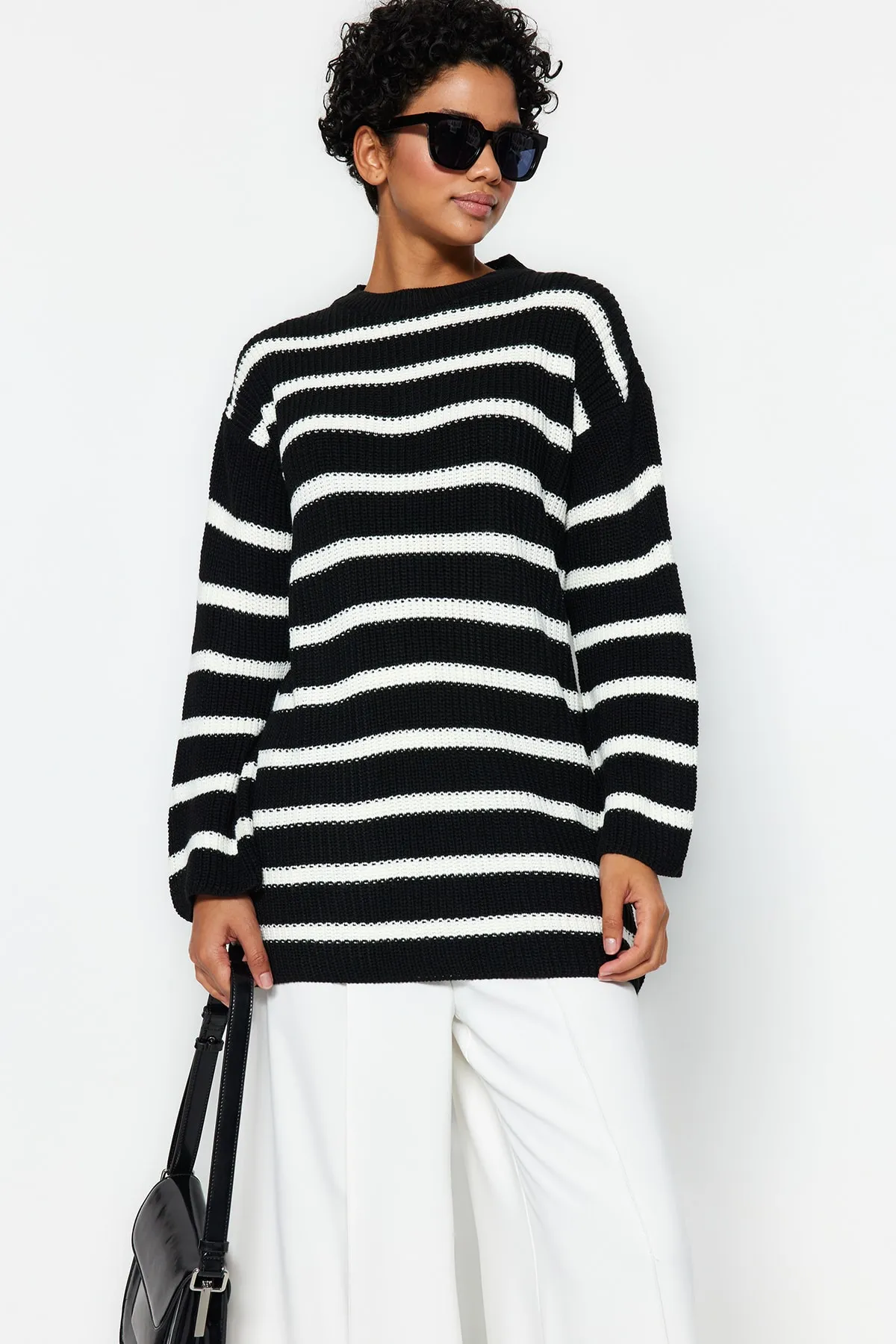 Trendyol Modest  Schwarz gestreifter Thessaloniki-Strickpullover TCTAW24AK00000
