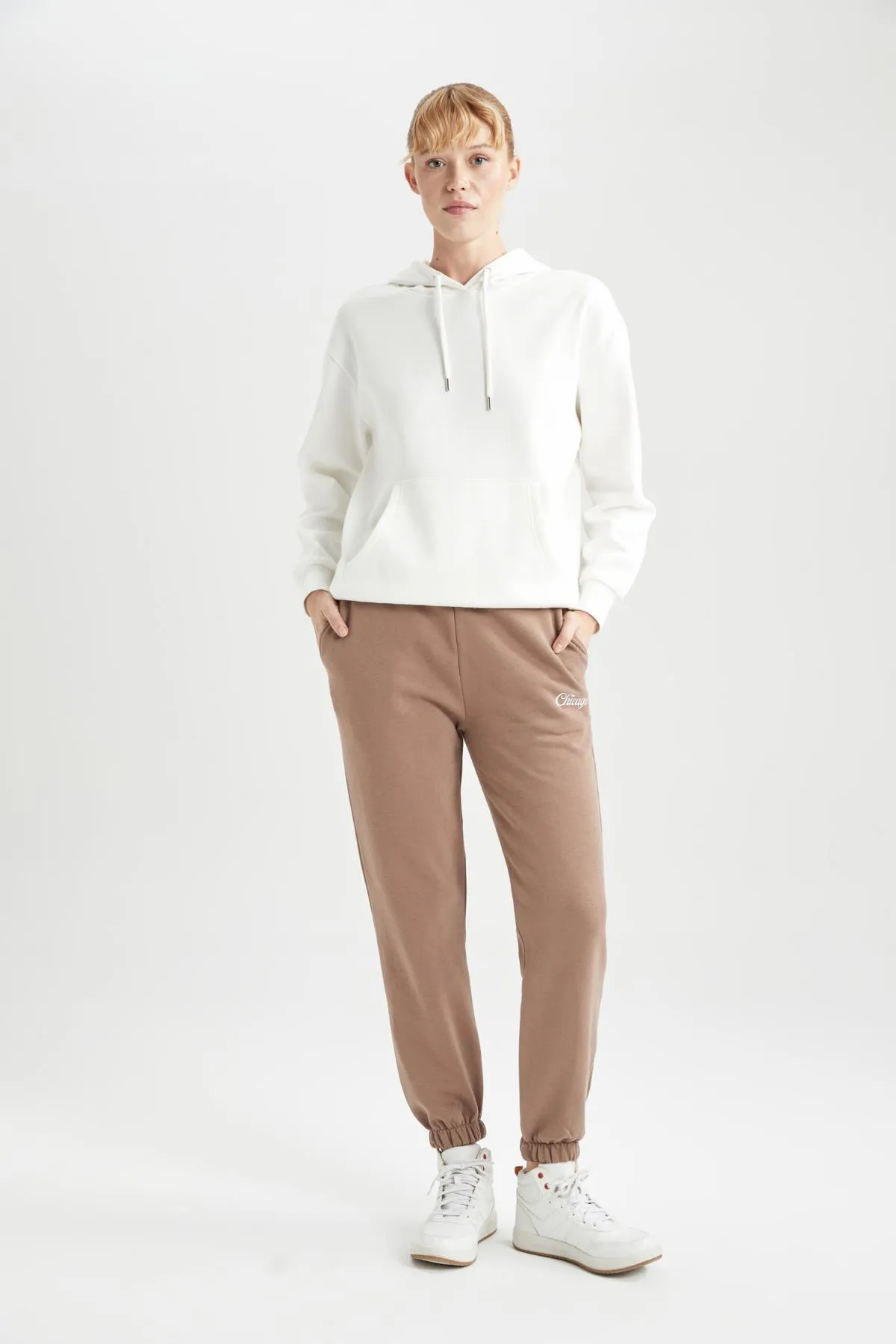 DeFacto  Passform: Lange Jogginghose mit Standard-Passform und Taschen