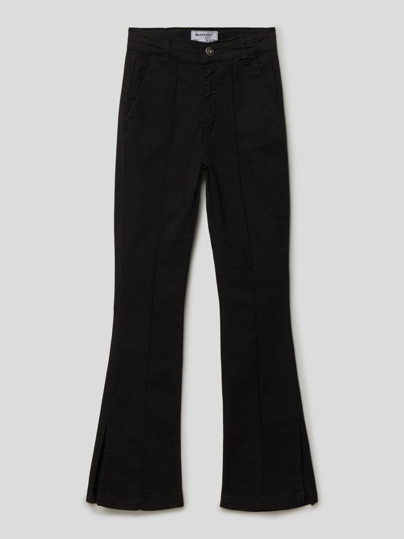 Slim Fit Flared Stoffhose mit Eingrifftaschen in schwarz