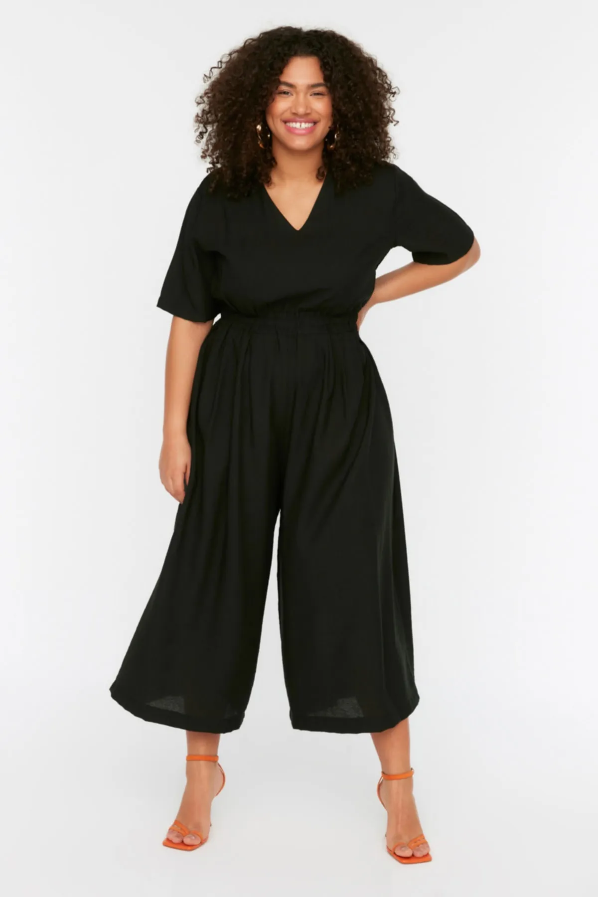 Trendyol Curve  Schwarzer Overall mit Taillendetails TBBSS22BG0017