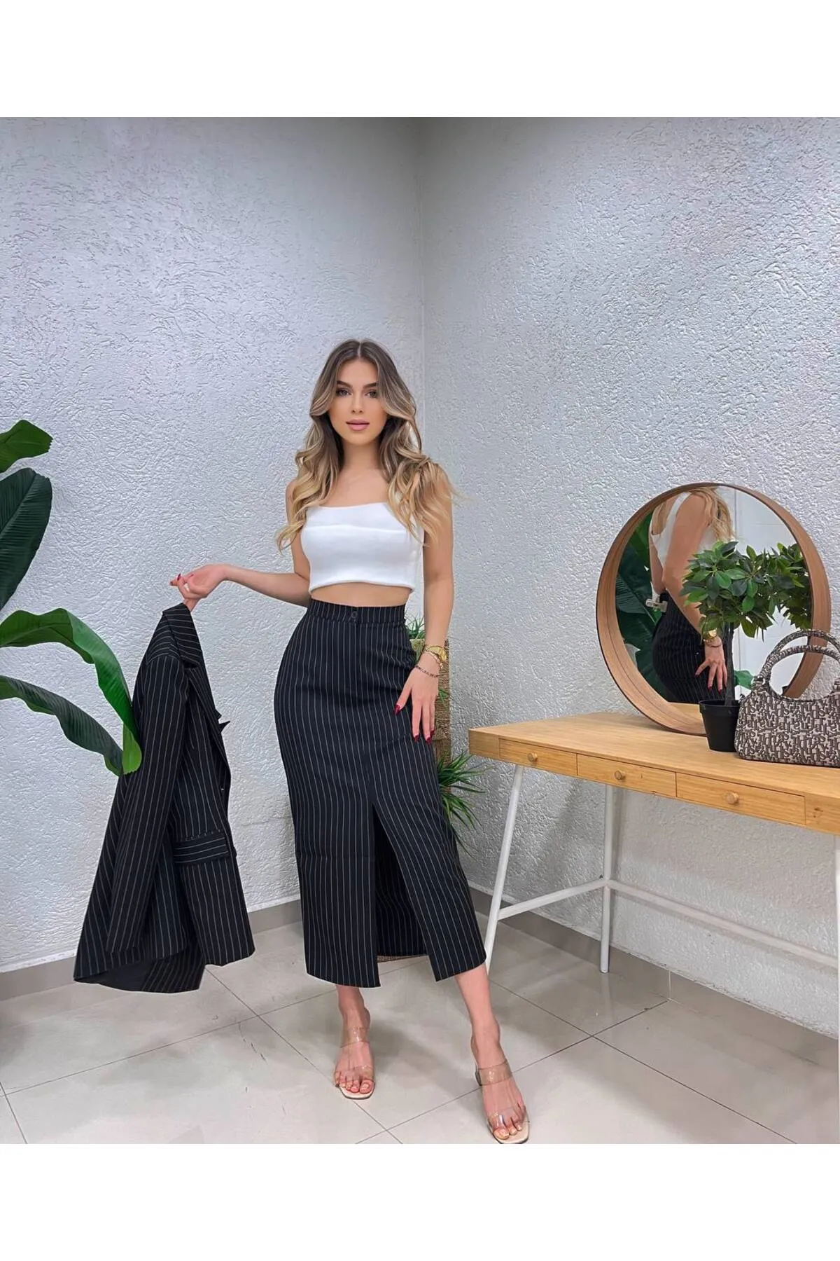 ZF BUTİK  OVERSIZED ANZUGKLEID MIT GESTREIFTEM ROCK