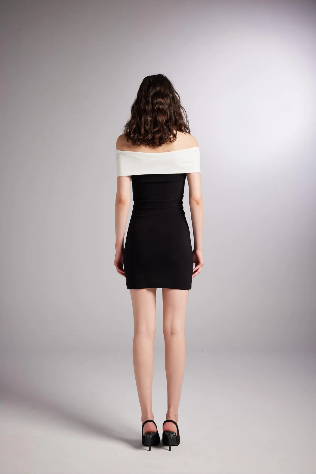 HOLLY LOLLY  Mini-Octavia-Kleid mit Madonna-Kragen, Schwarz