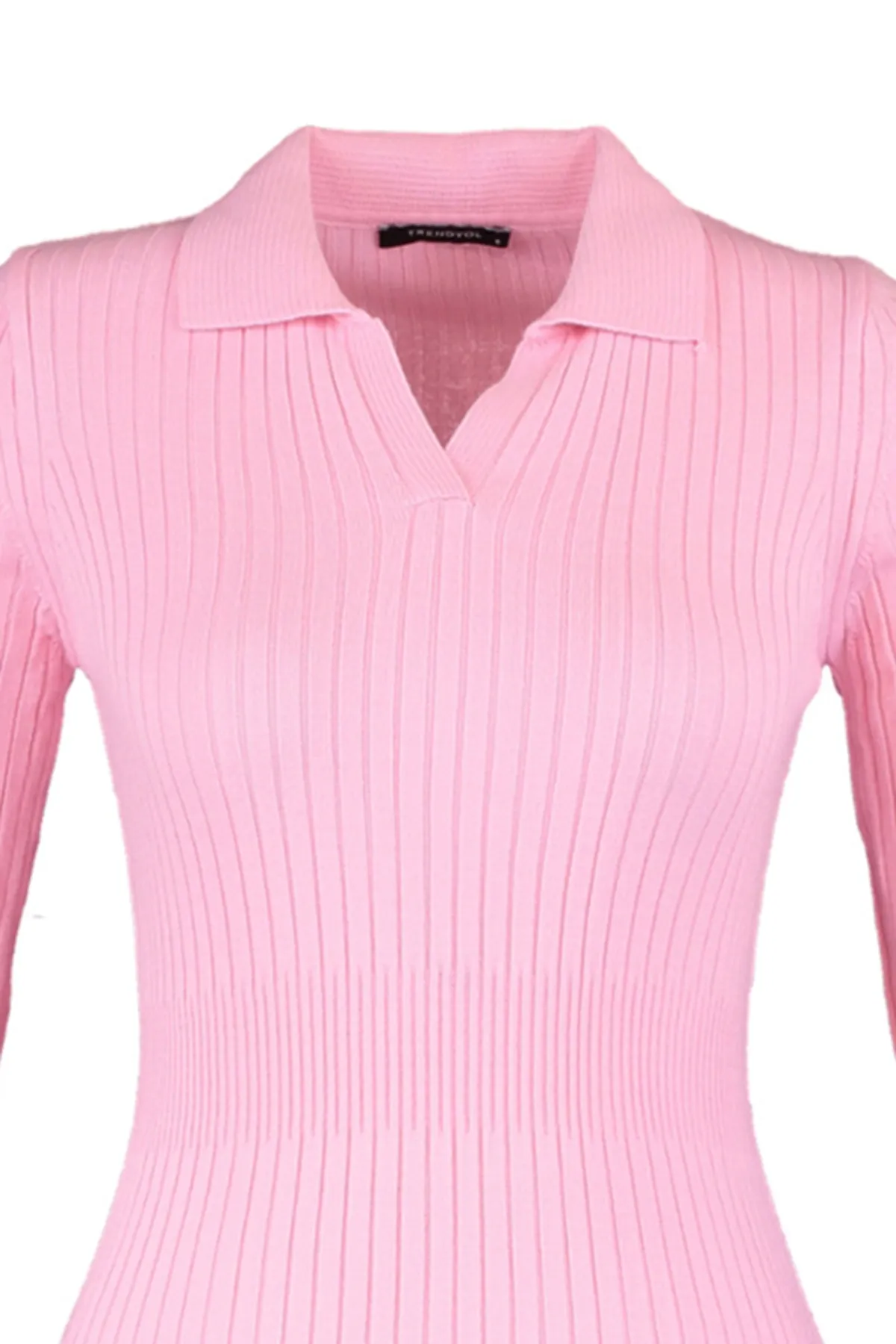 Trendyol Collection  Rosa Midi-Strickkleid mit Rollkragen TWOAW22EL1376